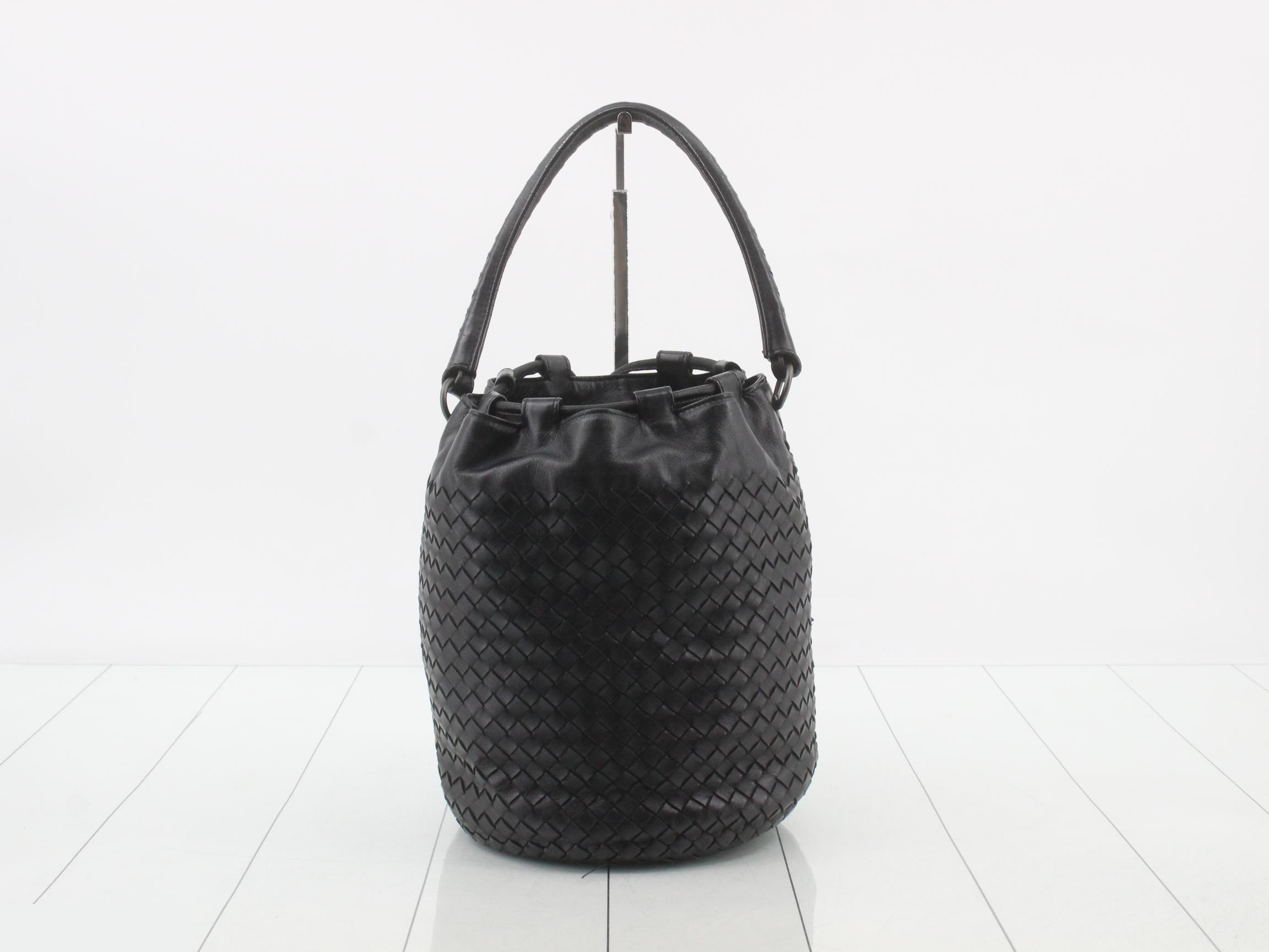 Intrecciato (bag) - Handbag, drawstring closure, leather, black — view 2