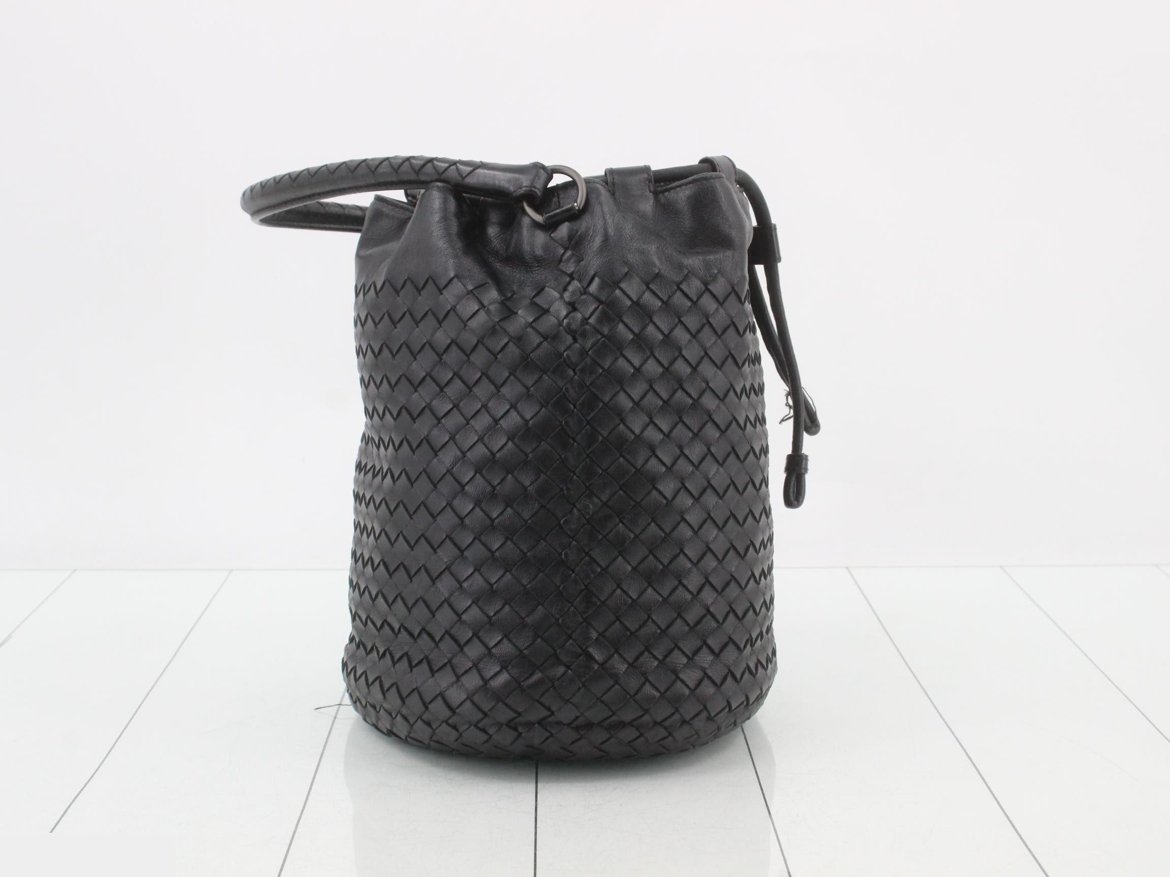 Intrecciato (bag) - Handbag, drawstring closure, leather, black — view 4