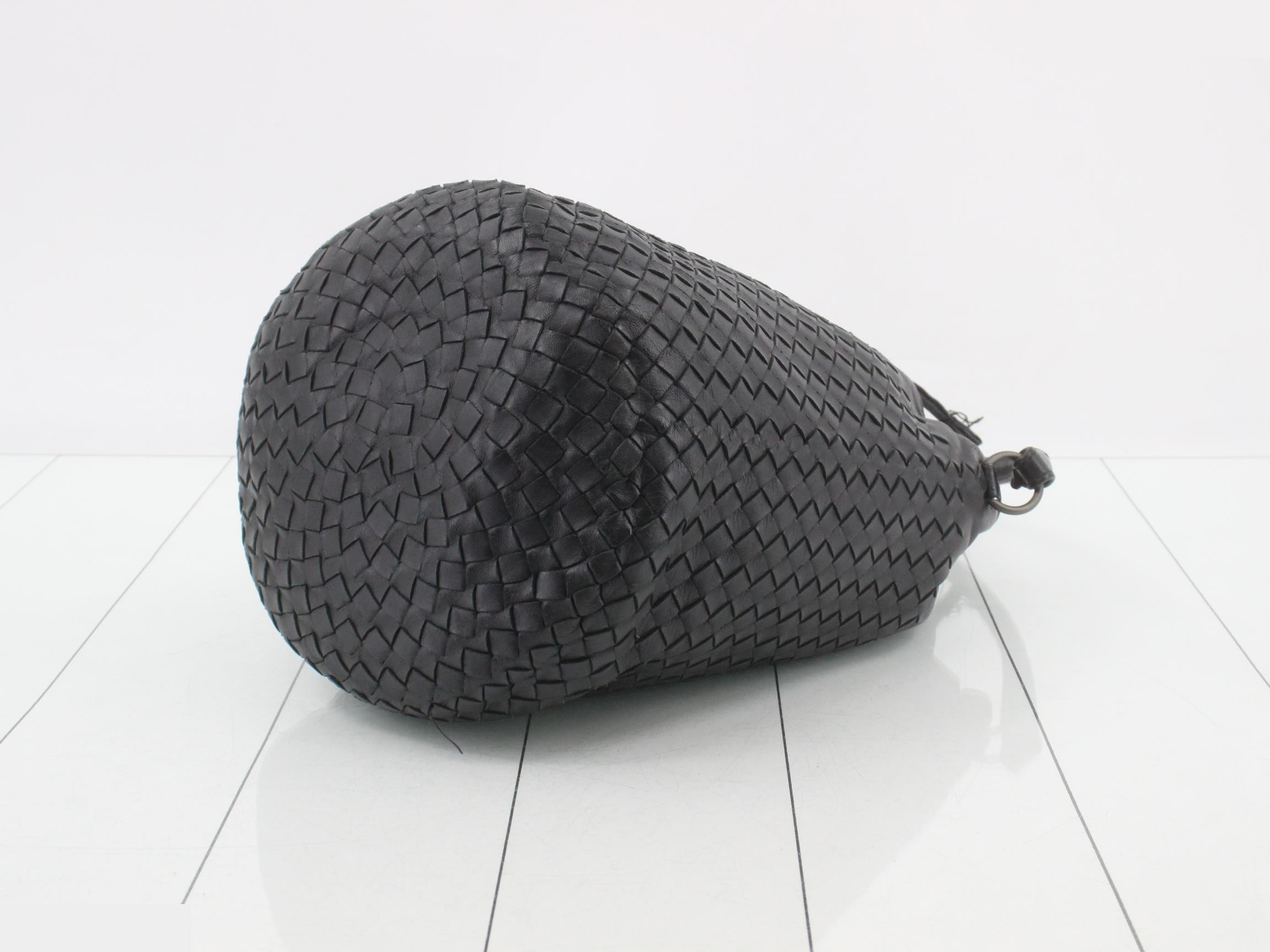 Intrecciato (bag) - Handbag, drawstring closure, leather, black — view 6