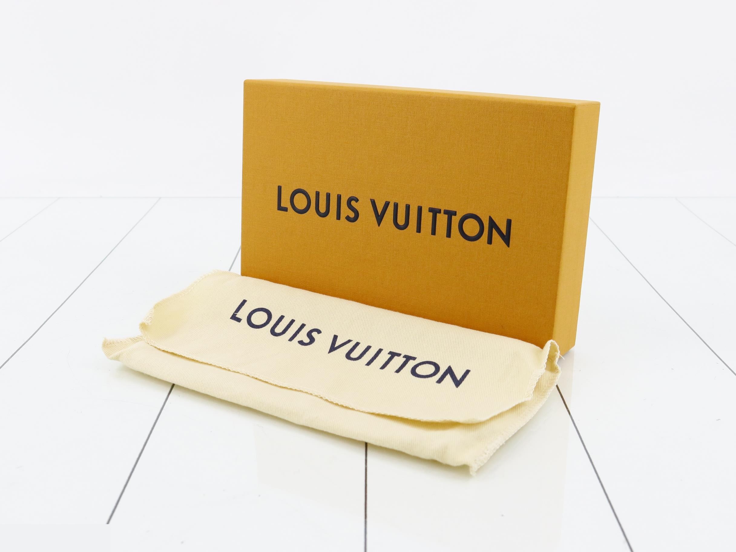 LV Capucines Vertical Wallet Noir (with IC chip) — view 5