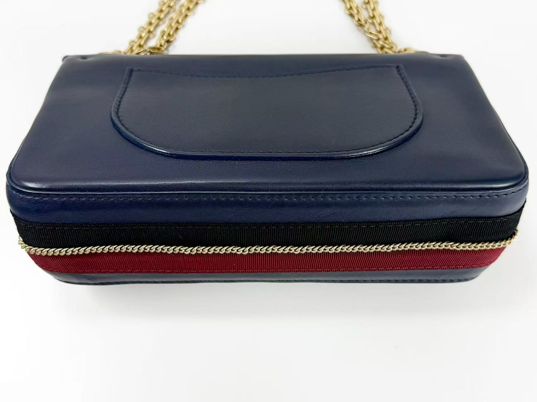 2.55 Double flap shoulder bag with medal charm, approximately 25cm wide, serial number in the 23 range. — view 5