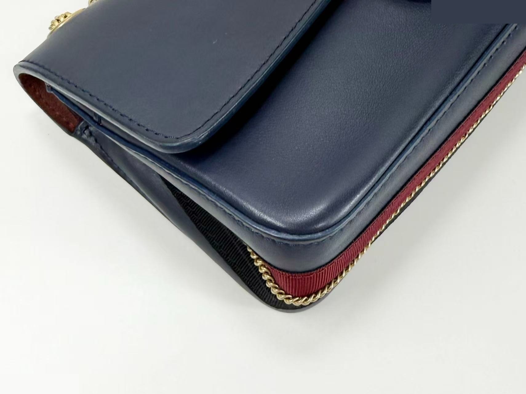 2.55 Double flap shoulder bag with medal charm, approximately 25cm wide, serial number in the 23 range. — view 6