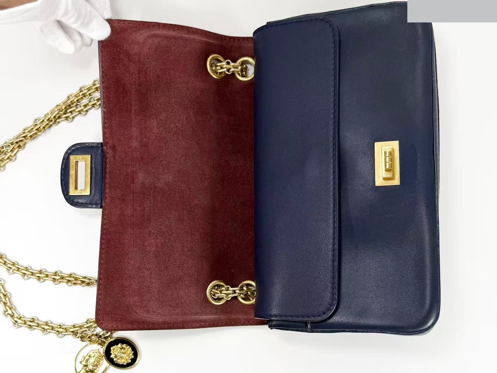 2.55 Double flap shoulder bag with medal charm, approximately 25cm wide, serial number in the 23 range. — view 8