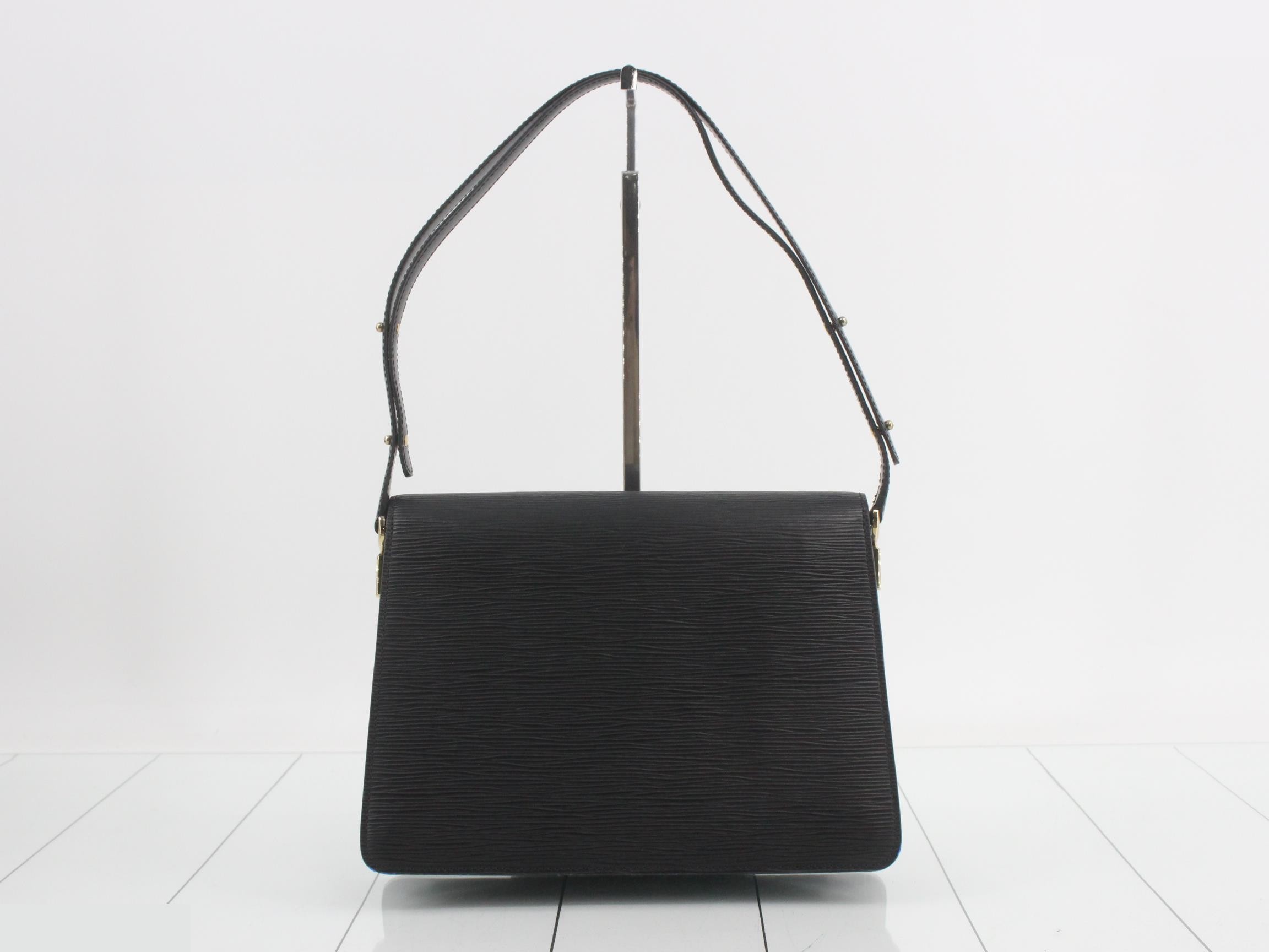 LV Epi Free Run Noir Shoulder Bag — view 2