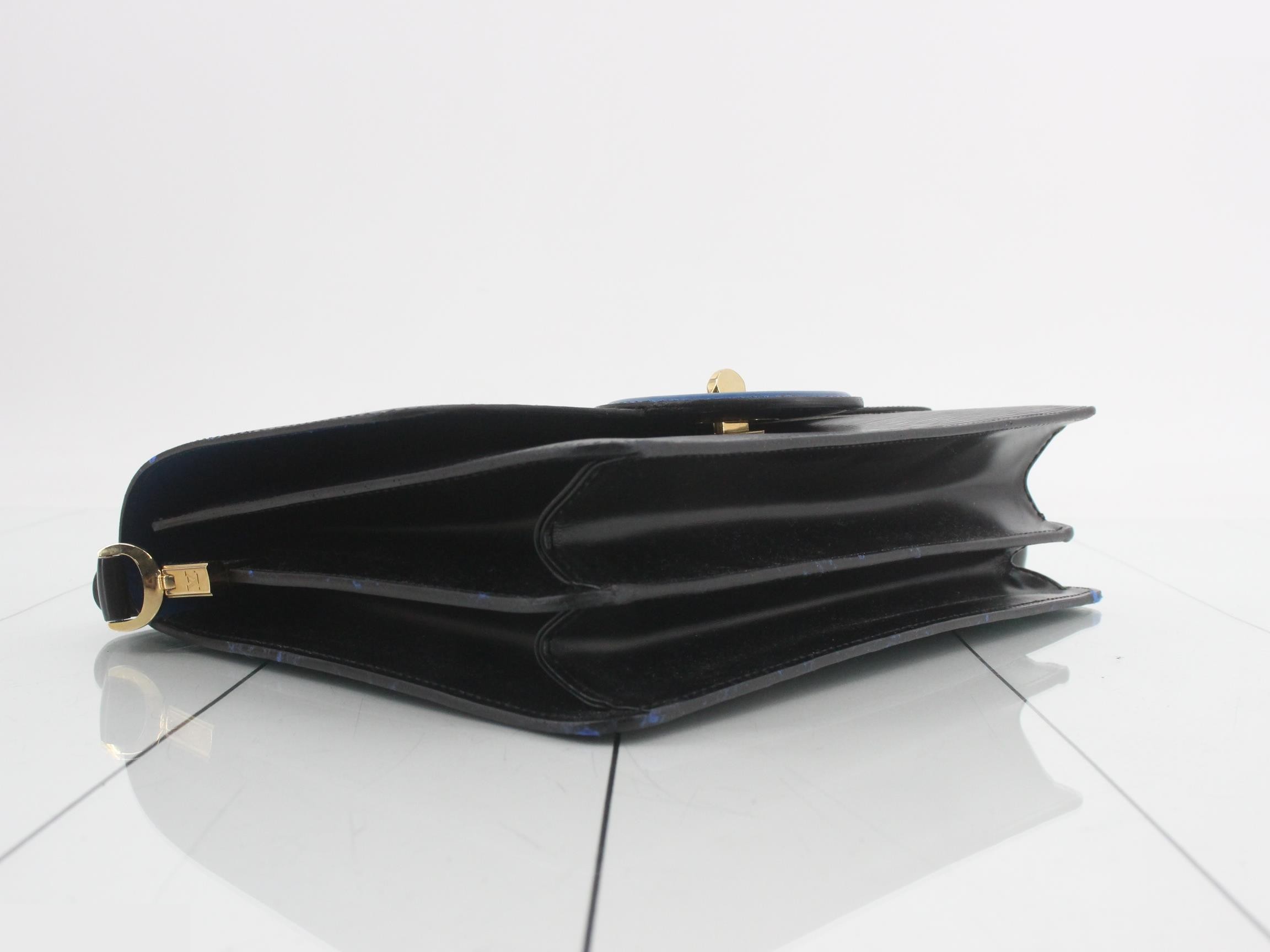 LV Epi Free Run Noir Shoulder Bag — view 5