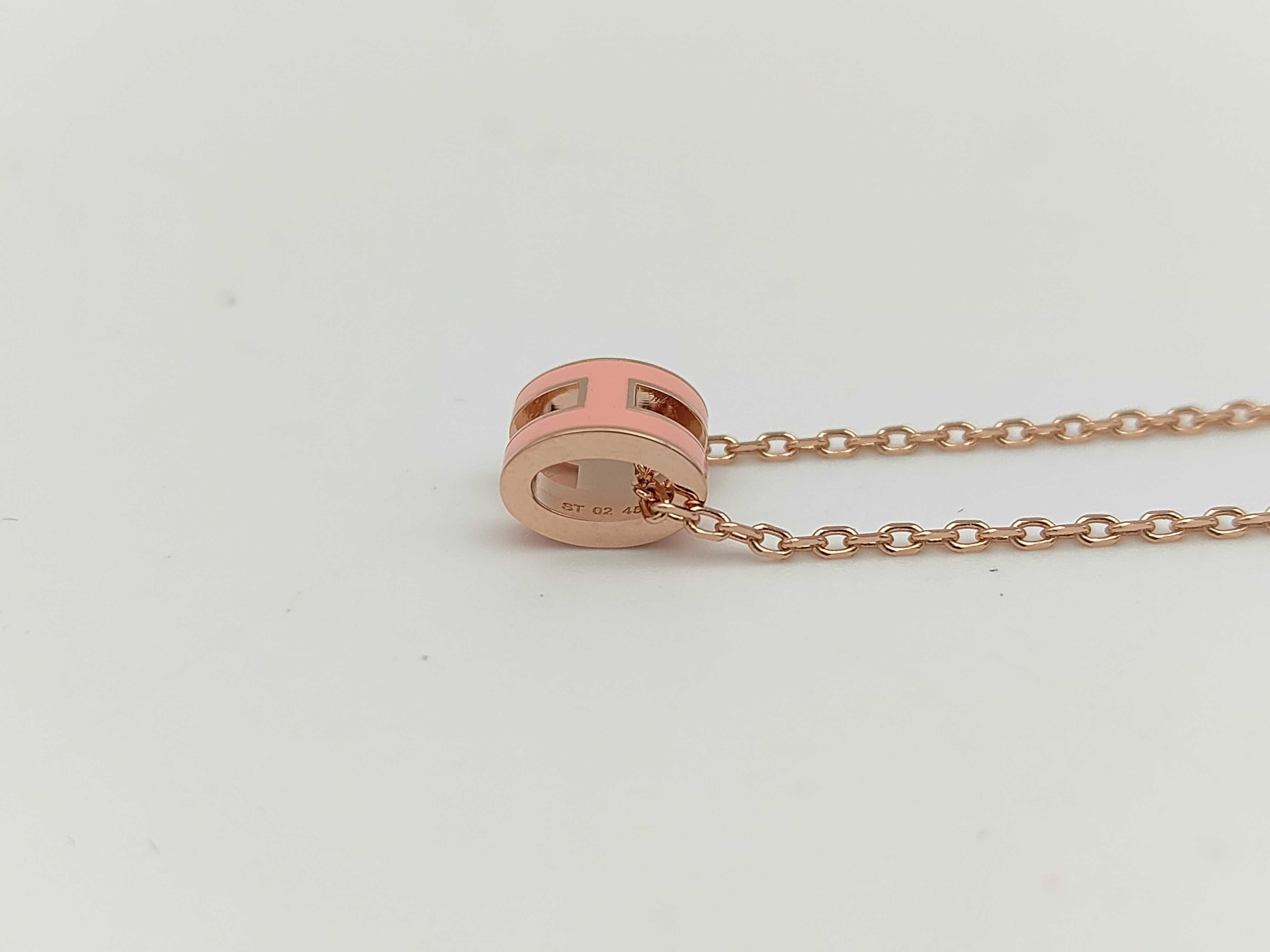 Poche Up Pop H Necklace — view 3