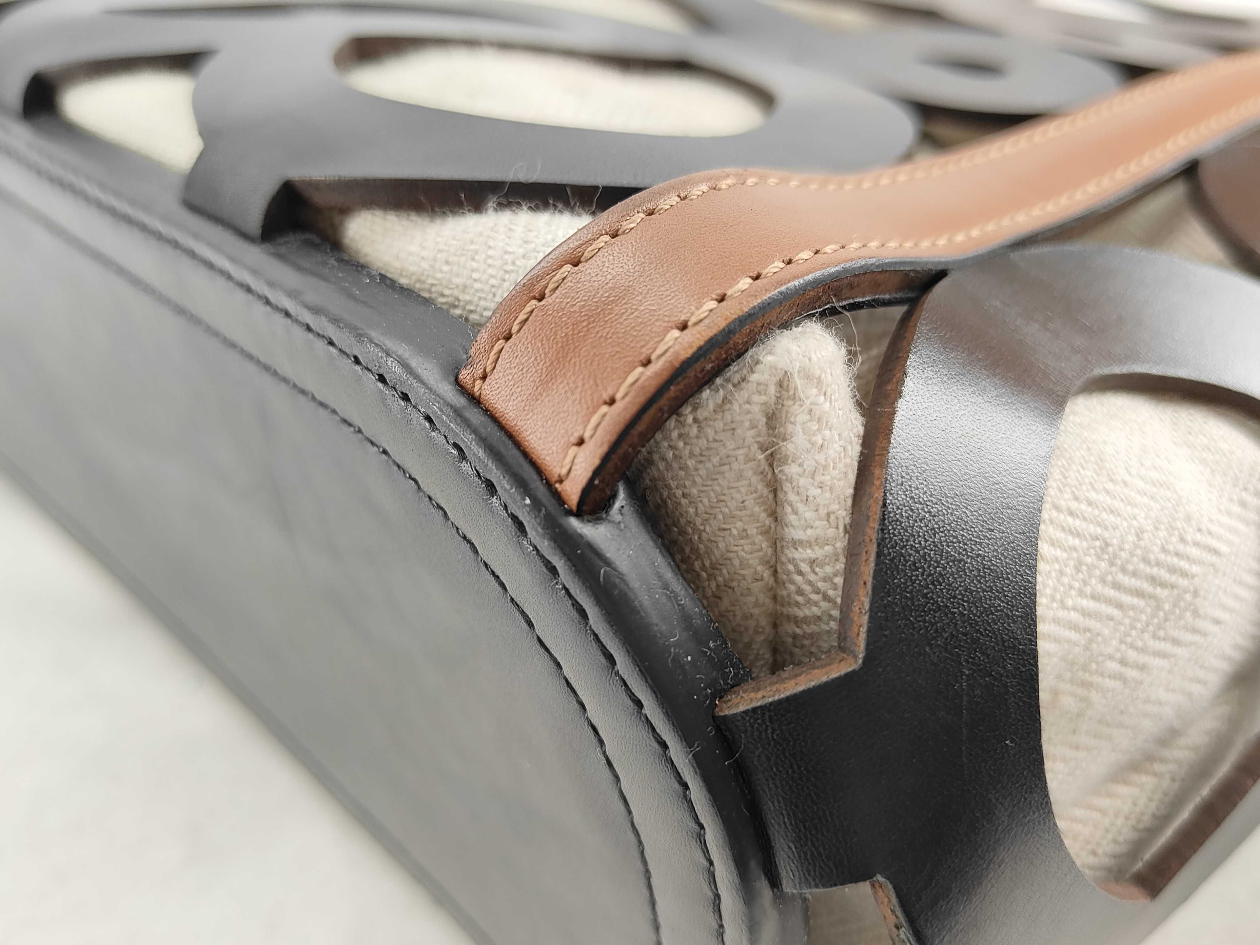 DU- Anagram Leather Tote Bag Black — view 7