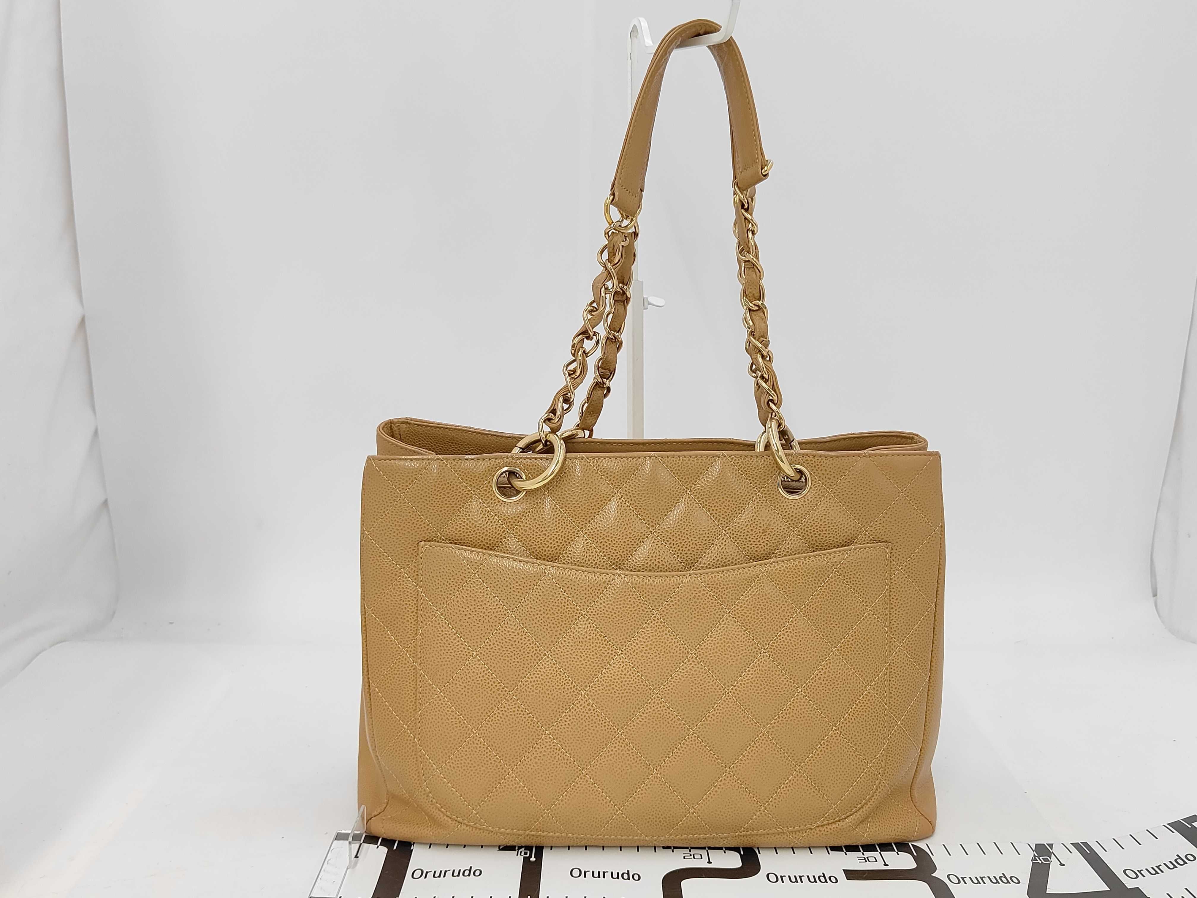 (Chanel) Series 8 Caviar Skin Matelassé Large Coco GST Gold Hardware Leather Chain Tote Bag — view 2