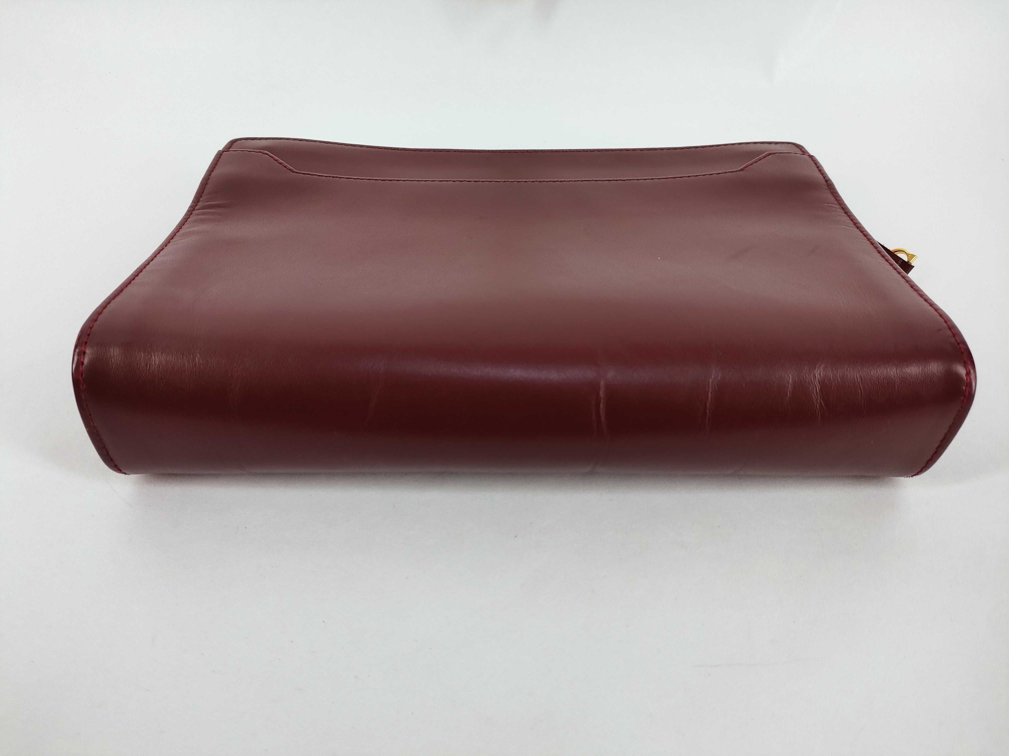 Must line clutch bag. — view 3