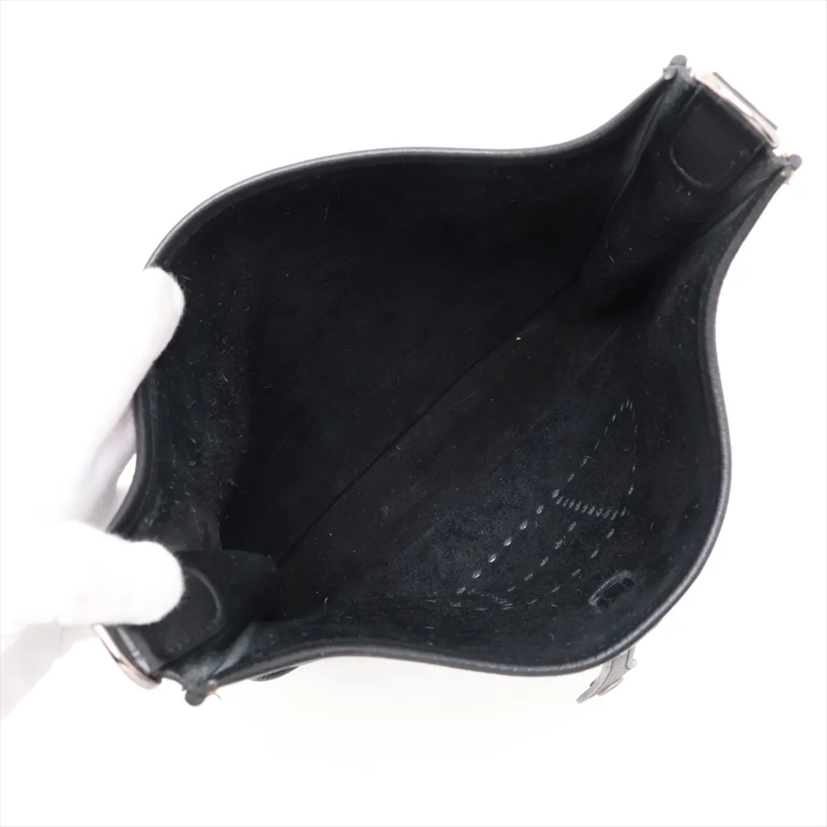 Evelyne II 29 PM, Taurillon Clemence leather, black, silver hardware, stamp unknown. — view 6
