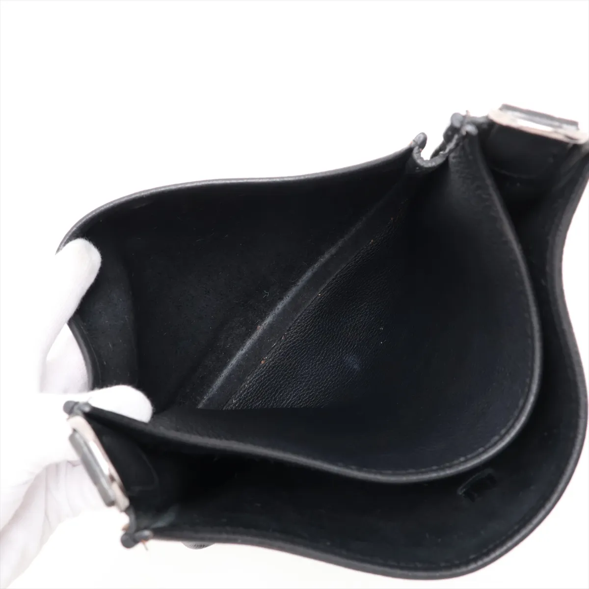 Evelyne II 29 PM, Taurillon Clemence leather, black, silver hardware, stamp unknown. — view 7