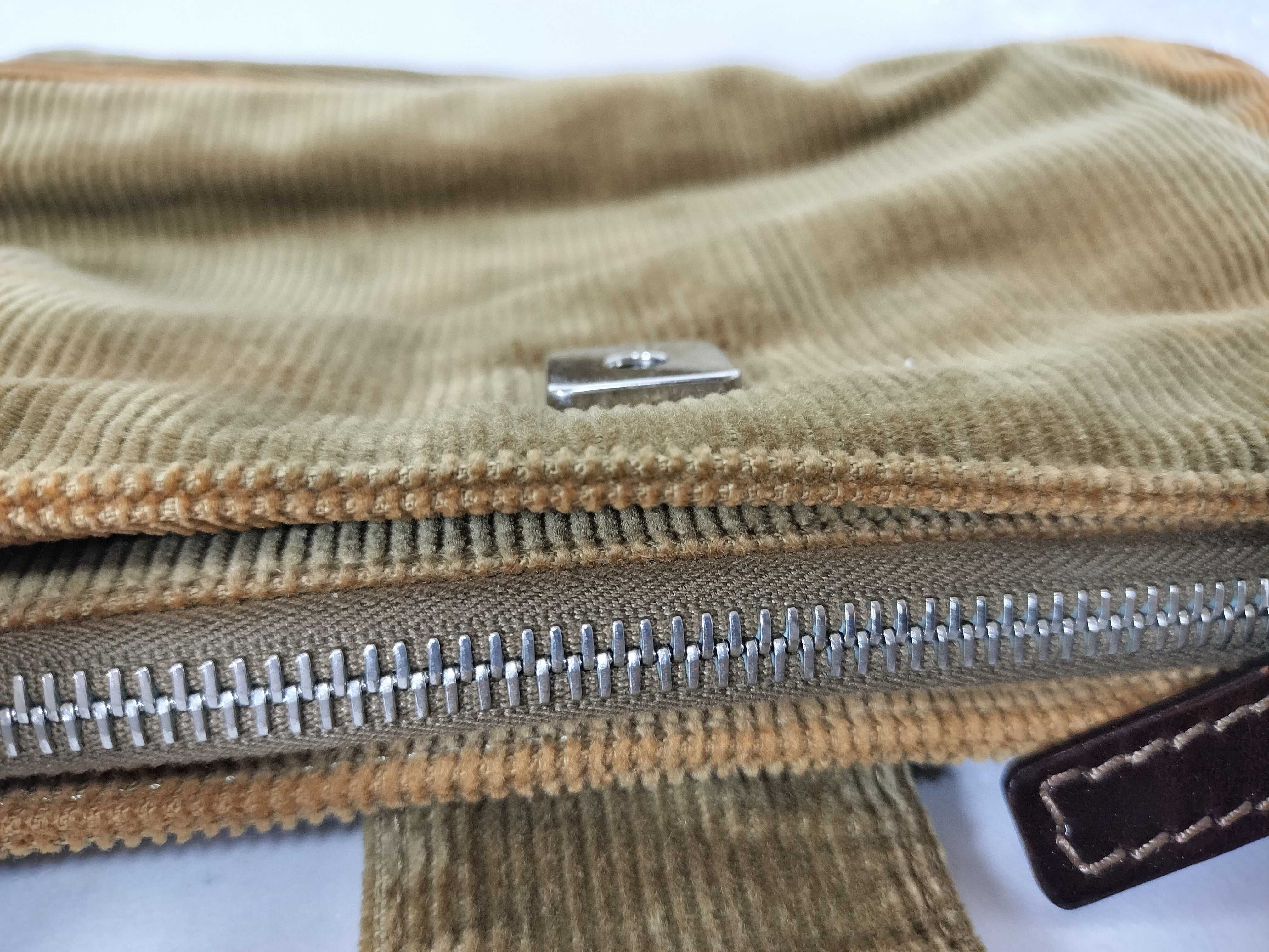 Mamma Fendi Mamma Bucket Shoulder Bag — view 11