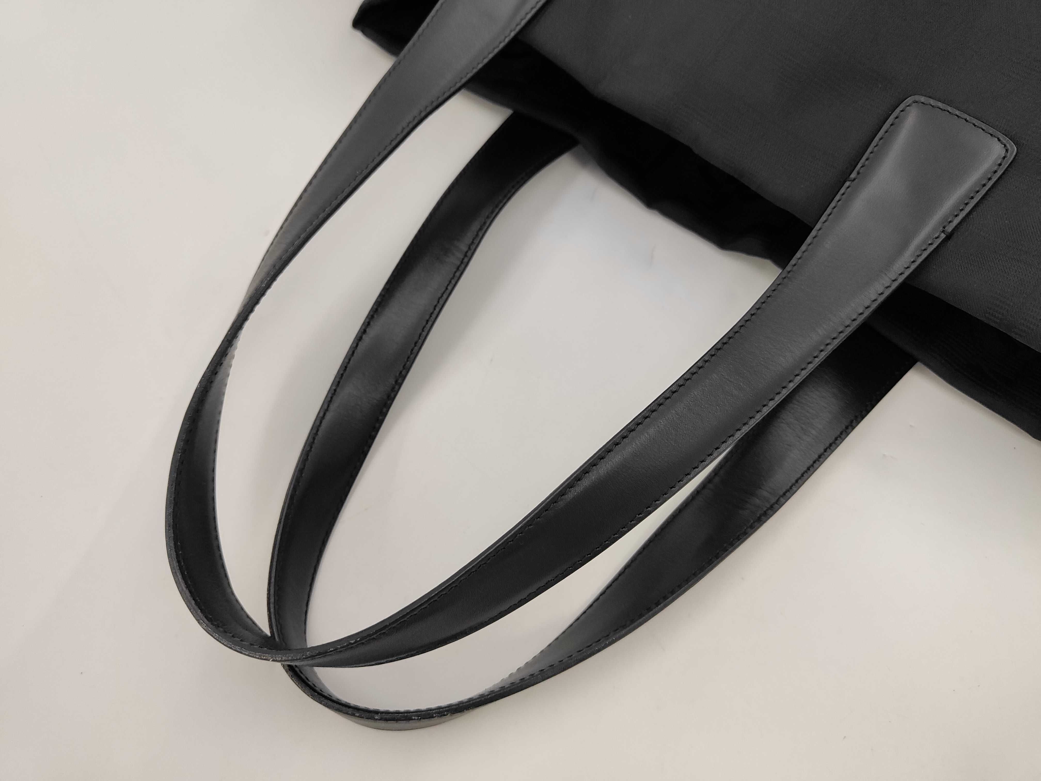 New Travel Line Tote MM Handbag, Black Tote Bag — view 4
