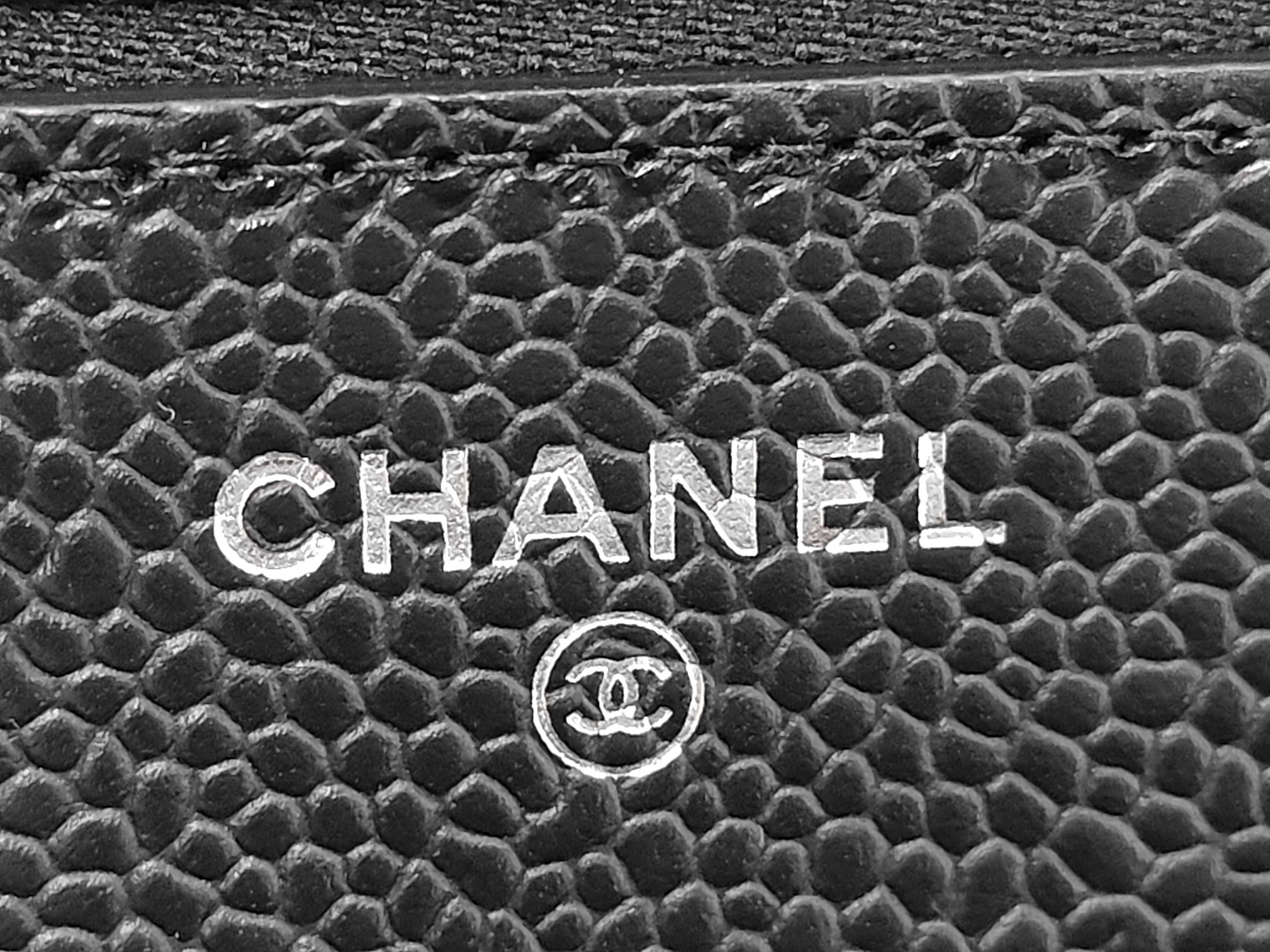 Chain Wallet Matelassé Caviar Skin Shoulder Bag — view 8