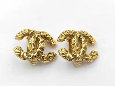 earrings with box, featuring the Coco Mark (magma) design.