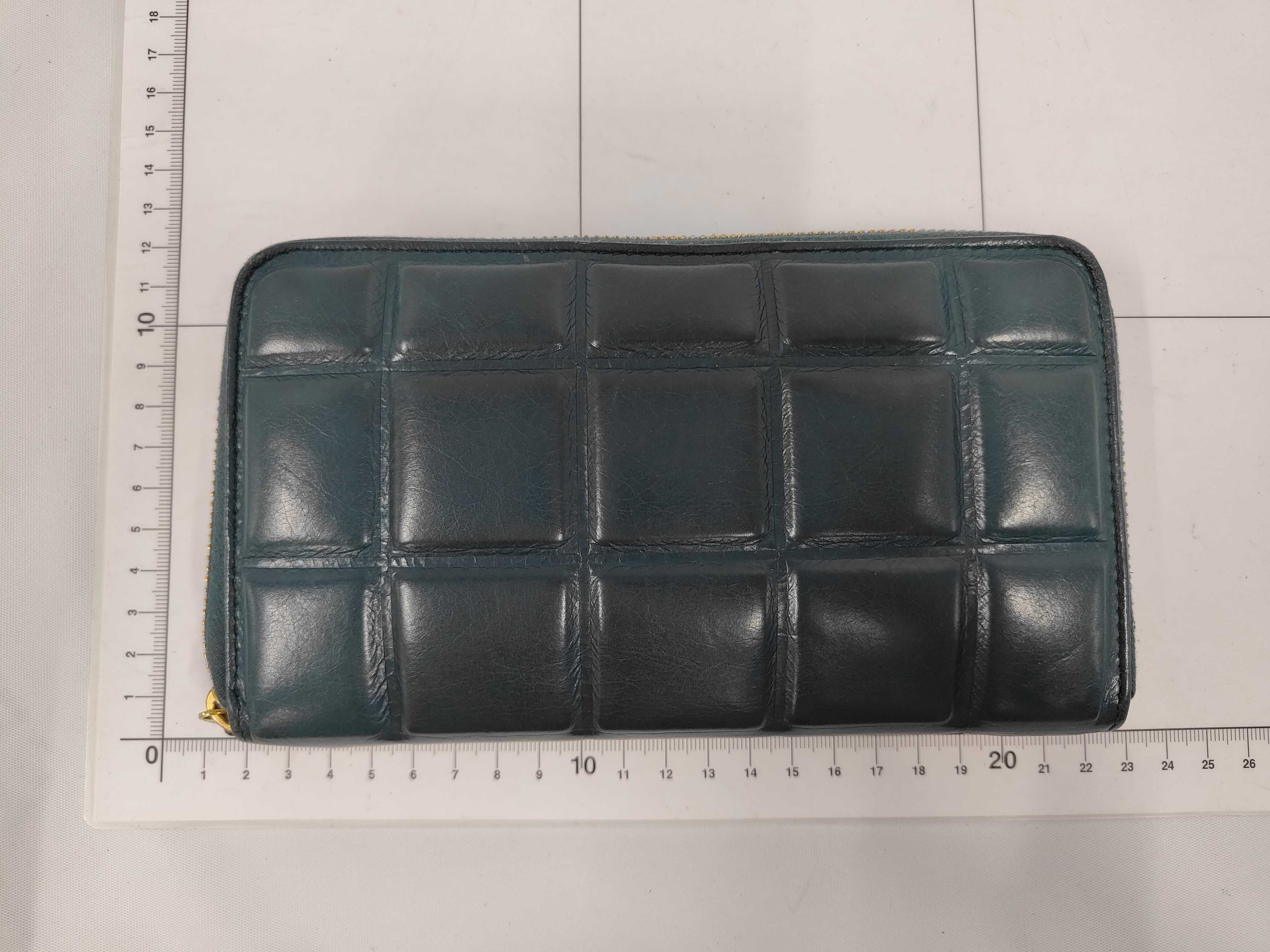 Padded Round Wallet — view 2