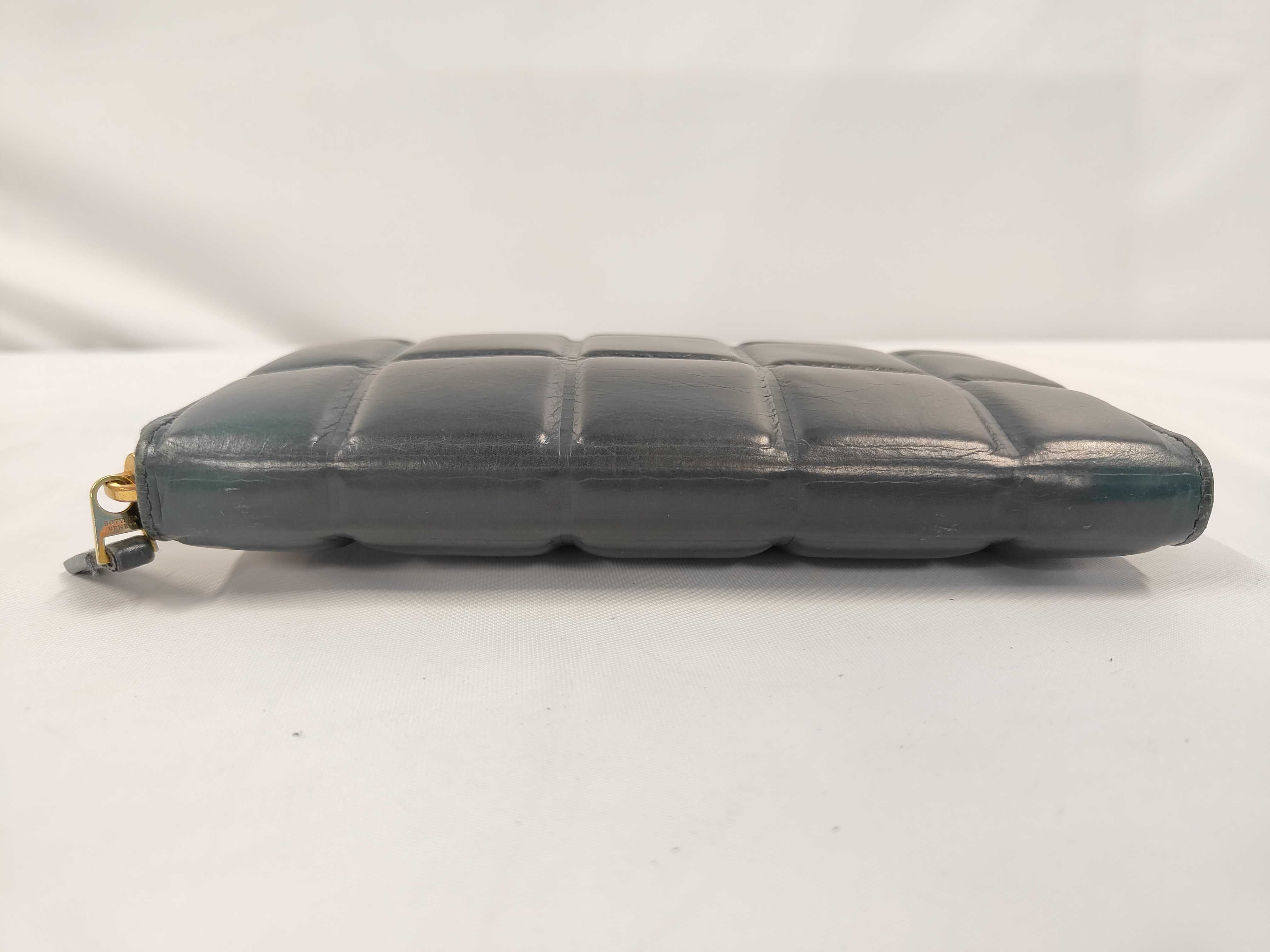 Padded Round Wallet — view 3