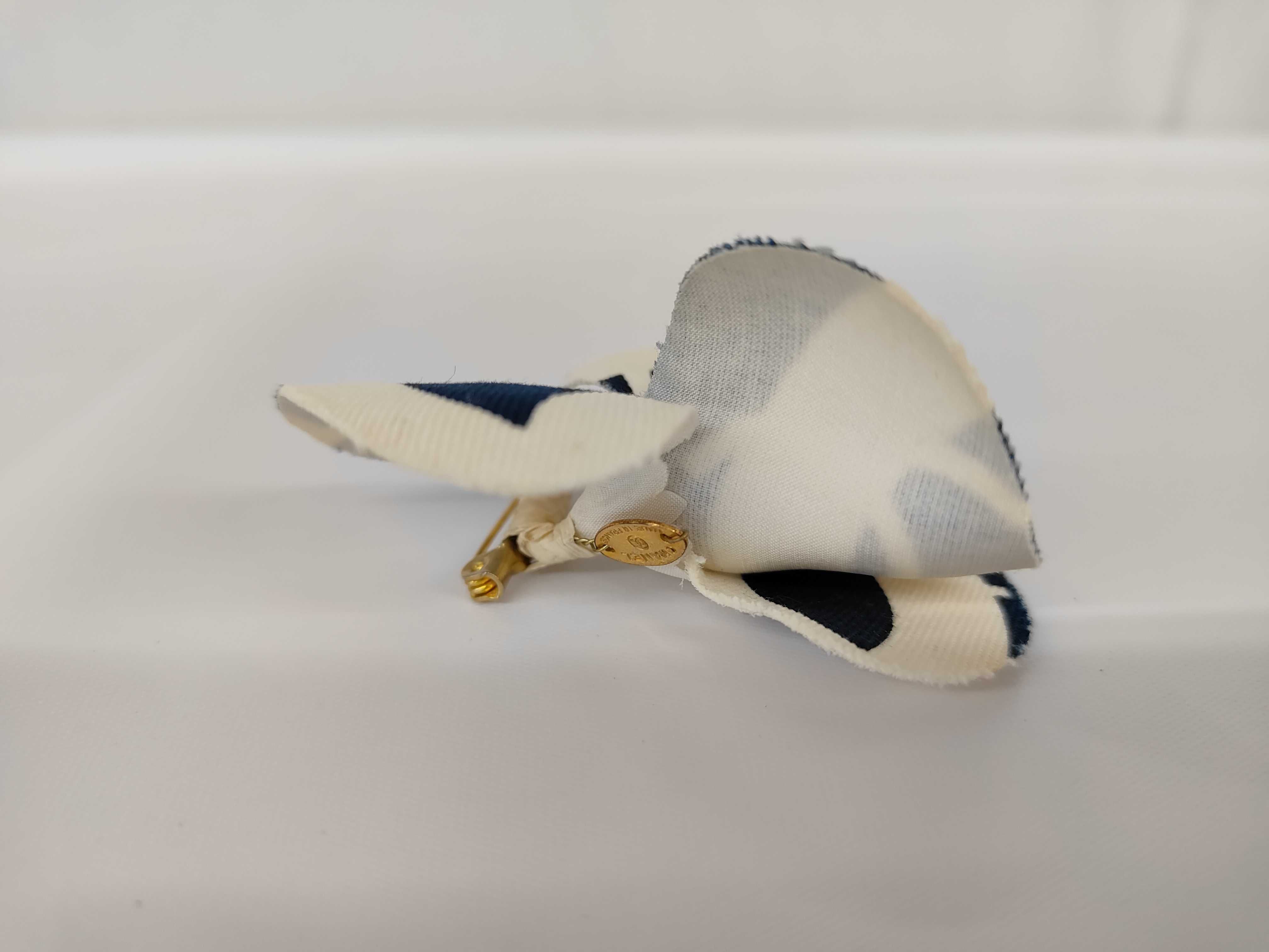Camellia Motif Flower Monochrome Brooch — view 3