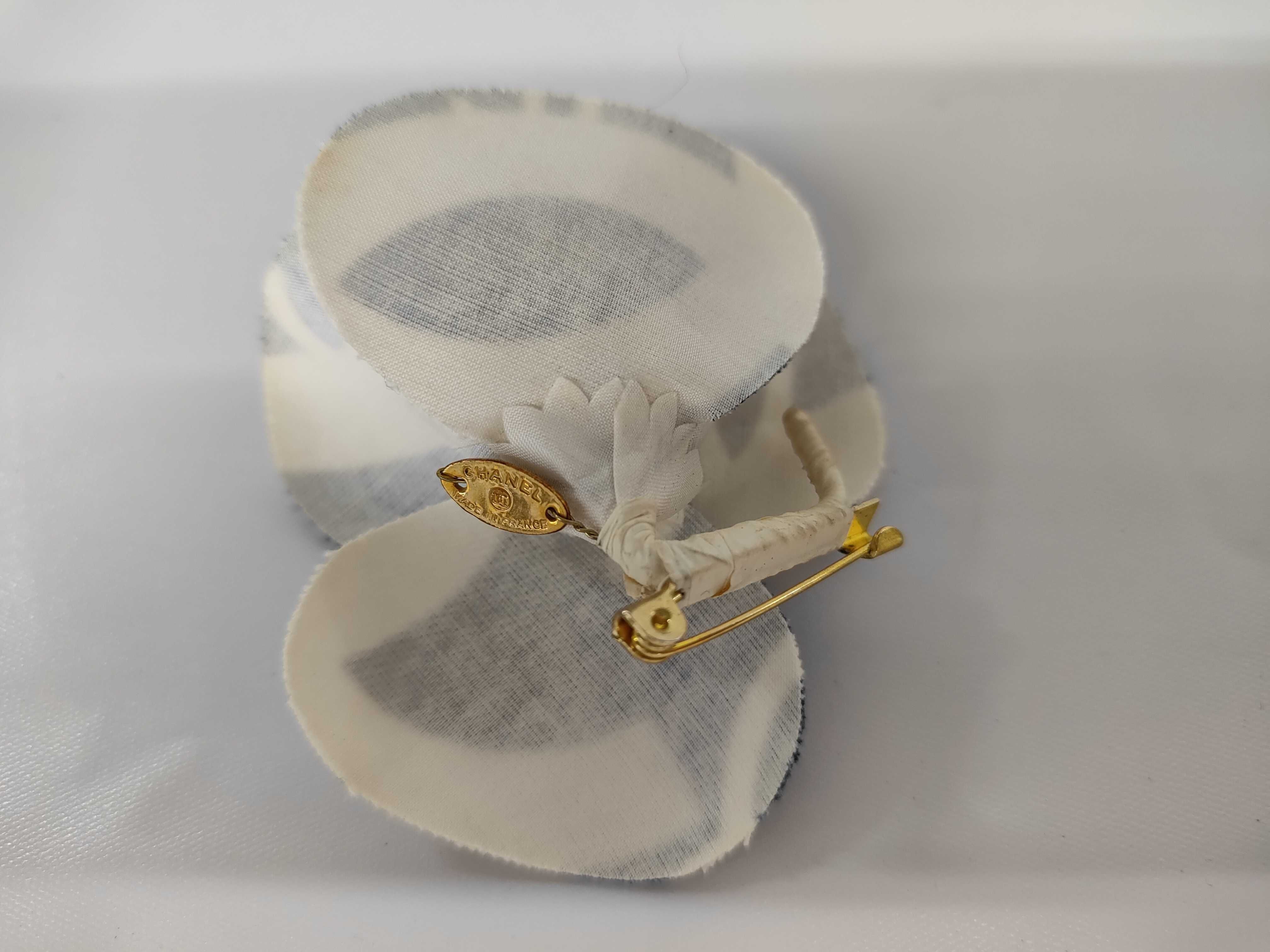 Camellia Motif Flower Monochrome Brooch — view 4
