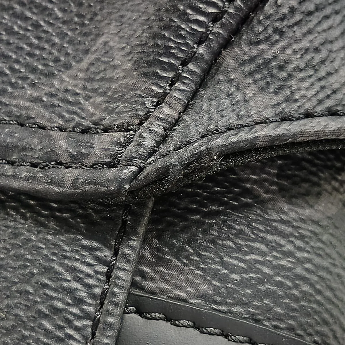 Monogram Eclipse Messenger Voyage PM M40511 FO4166 Black — view 11