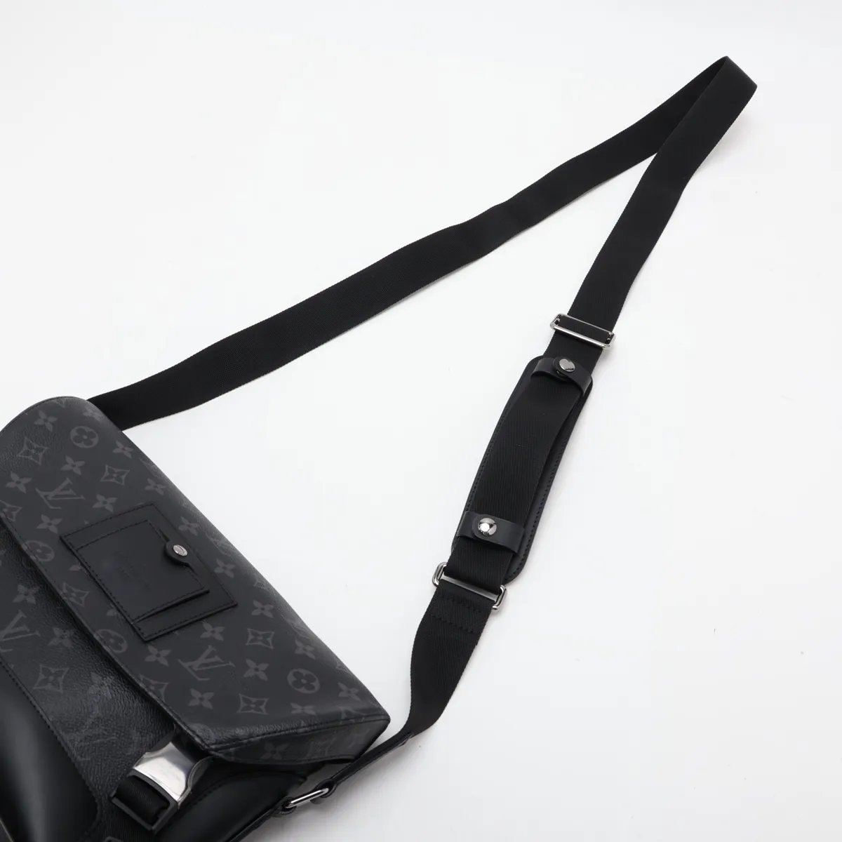 Monogram Eclipse Messenger Voyage PM M40511 FO4166 Black — view 5