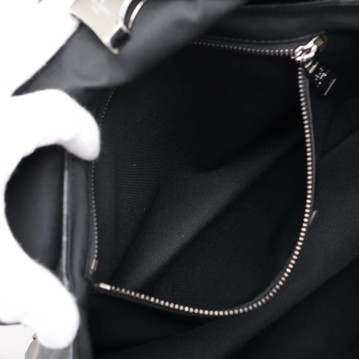 Monogram Eclipse Messenger Voyage PM M40511 FO4166 Black — view 8
