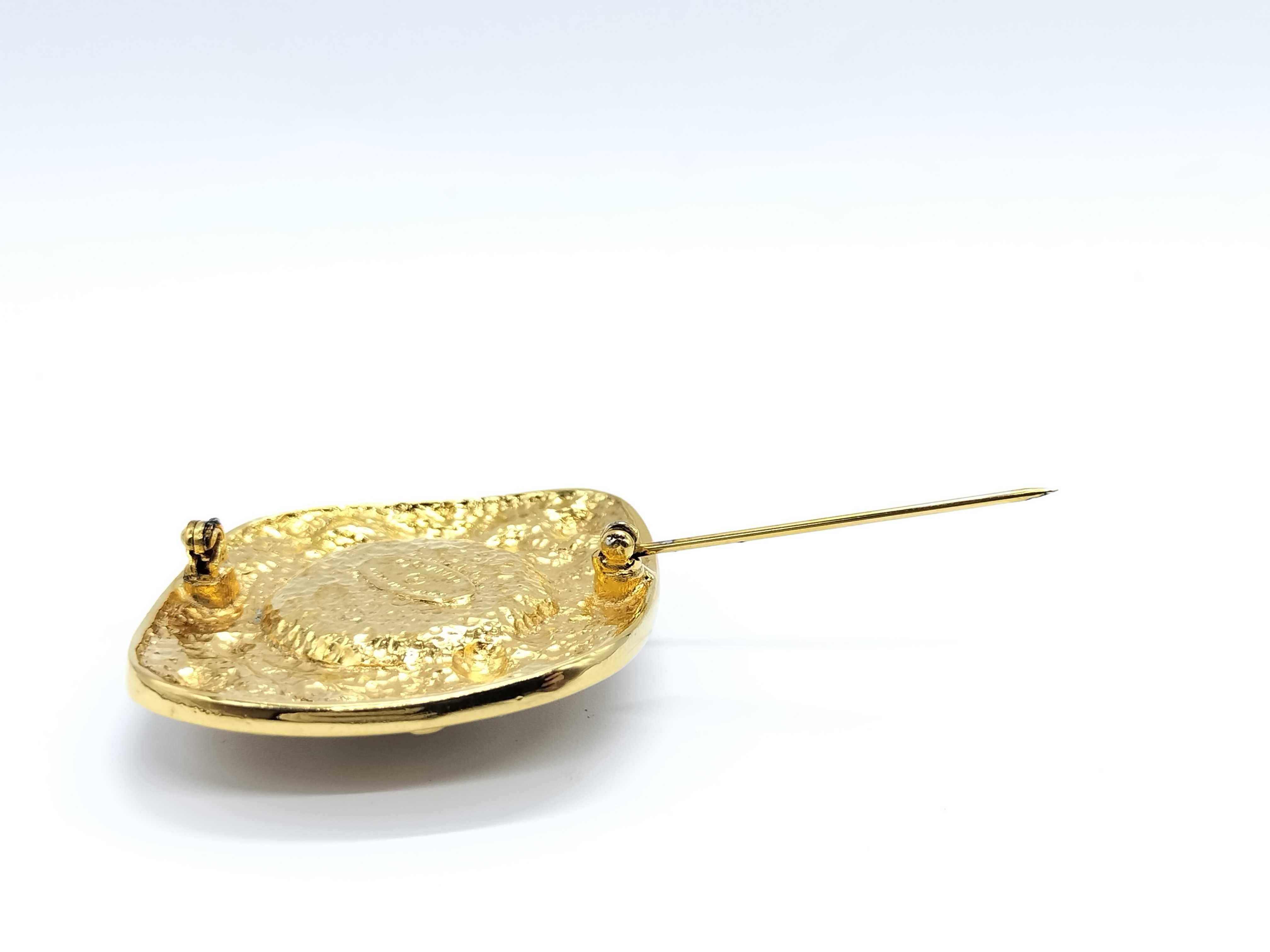 brooch — view 4