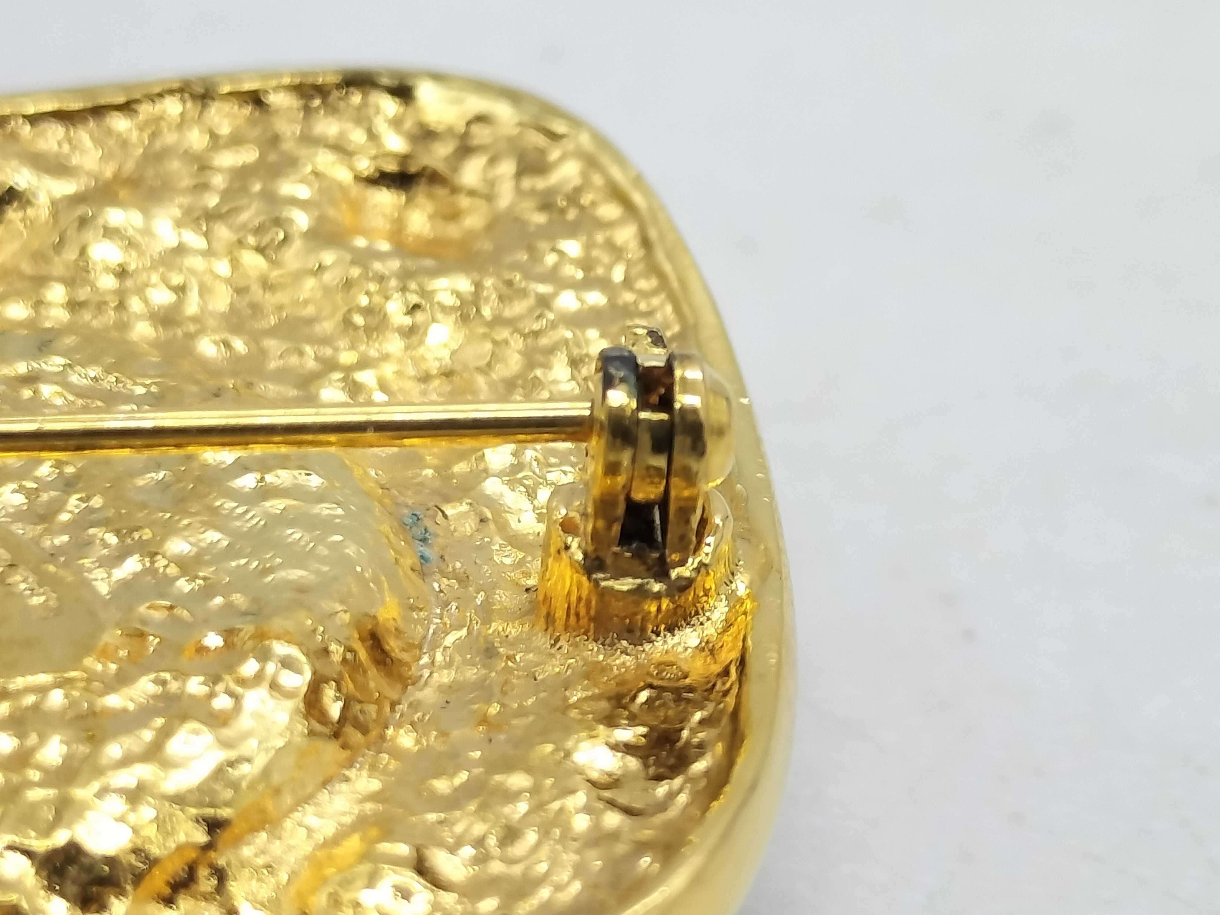 brooch — view 8