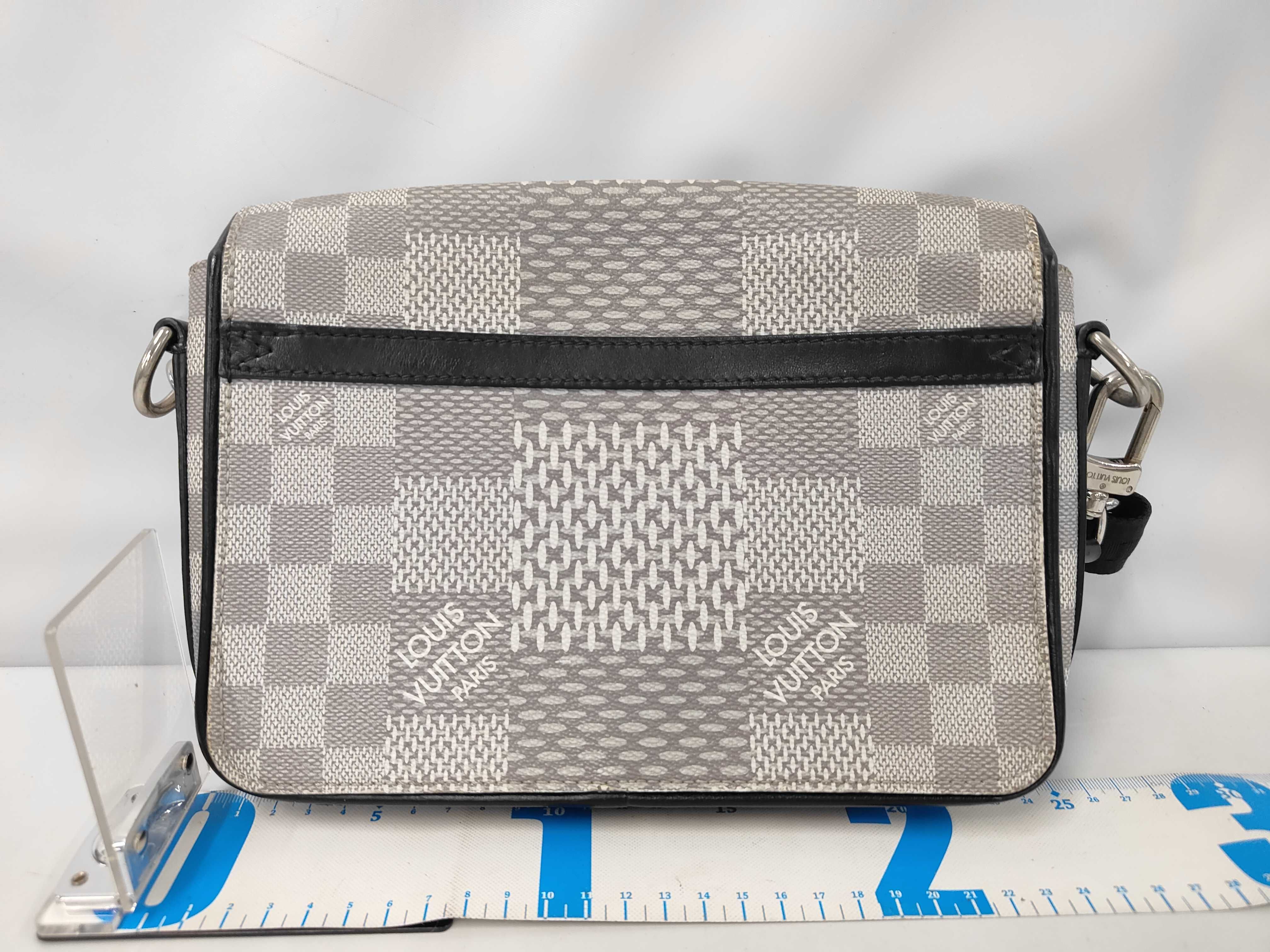 N50014 Studio Messenger Shoulder Bag — view 2