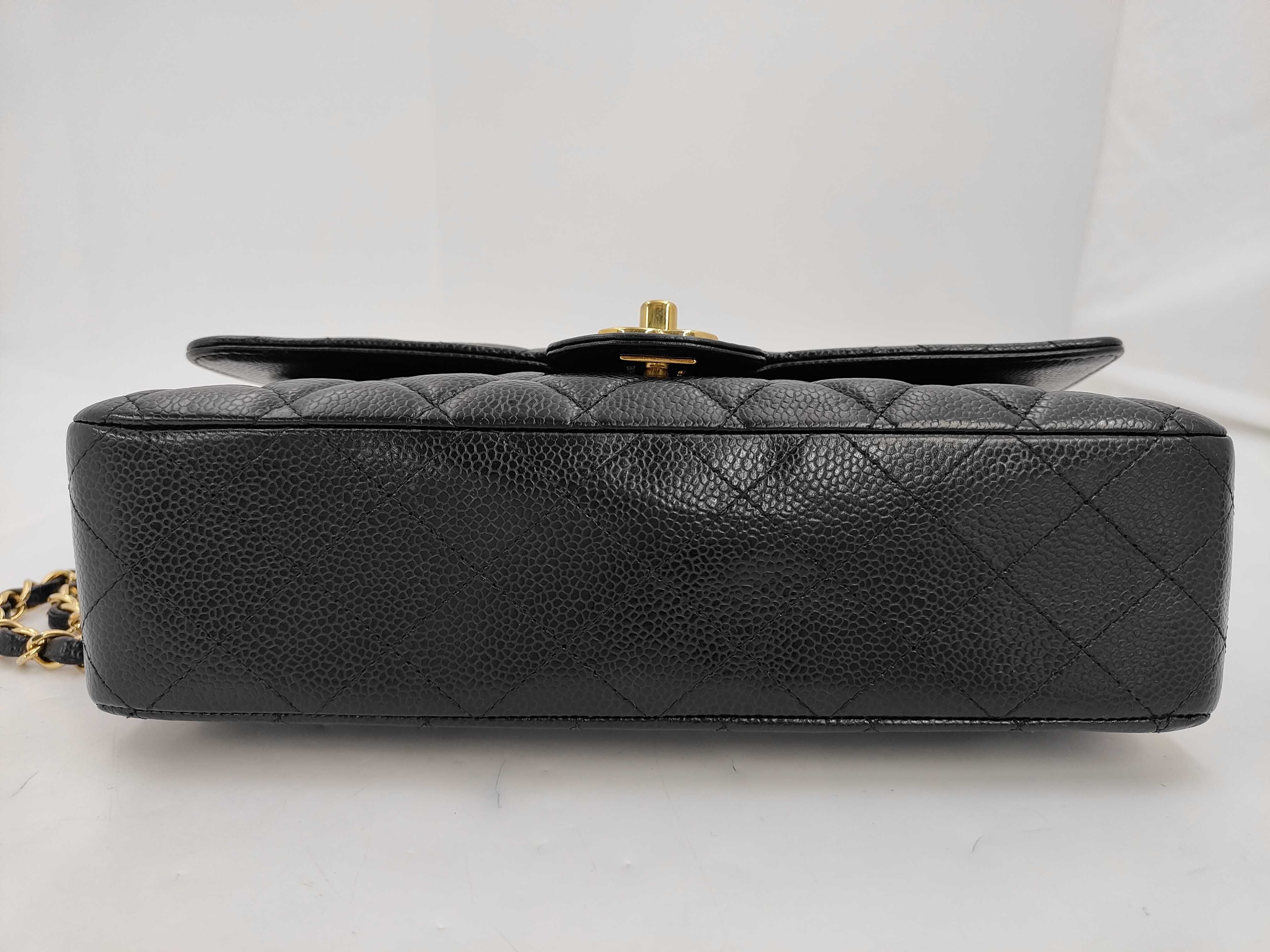 Matelassé 25 Double Flap Caviar Leather Gold Hardware Chain Shoulder Bag (Serial Number 21) — view 6