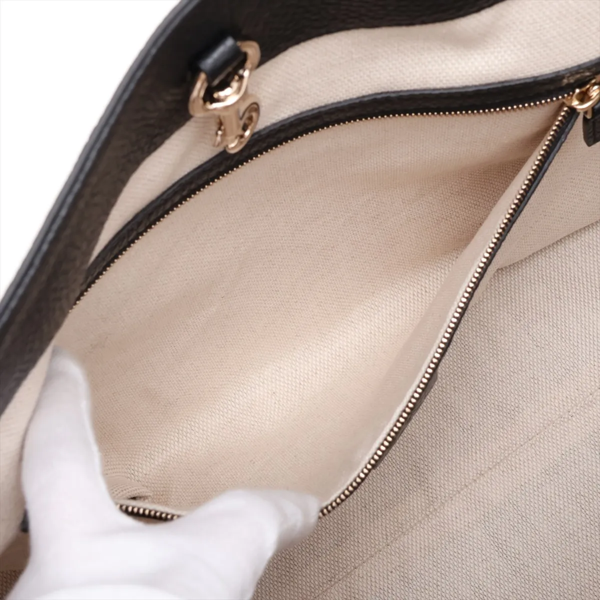 Soho Leather Chain Tote Bag, Black, 536196 (Outlet) — view 8