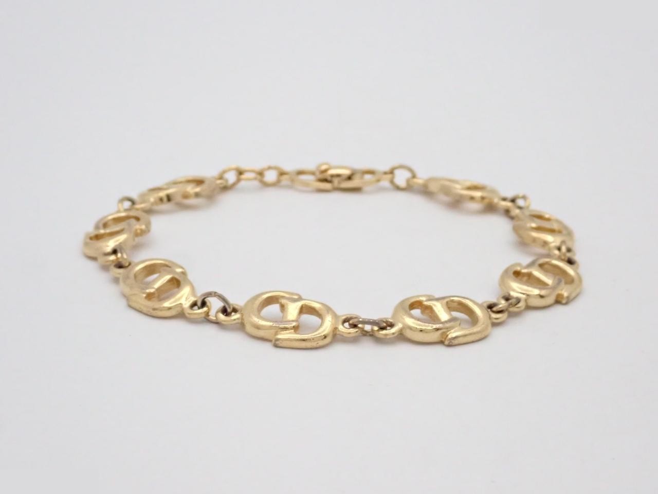 Bracelet, wrist circumference approximately 18.5 cm