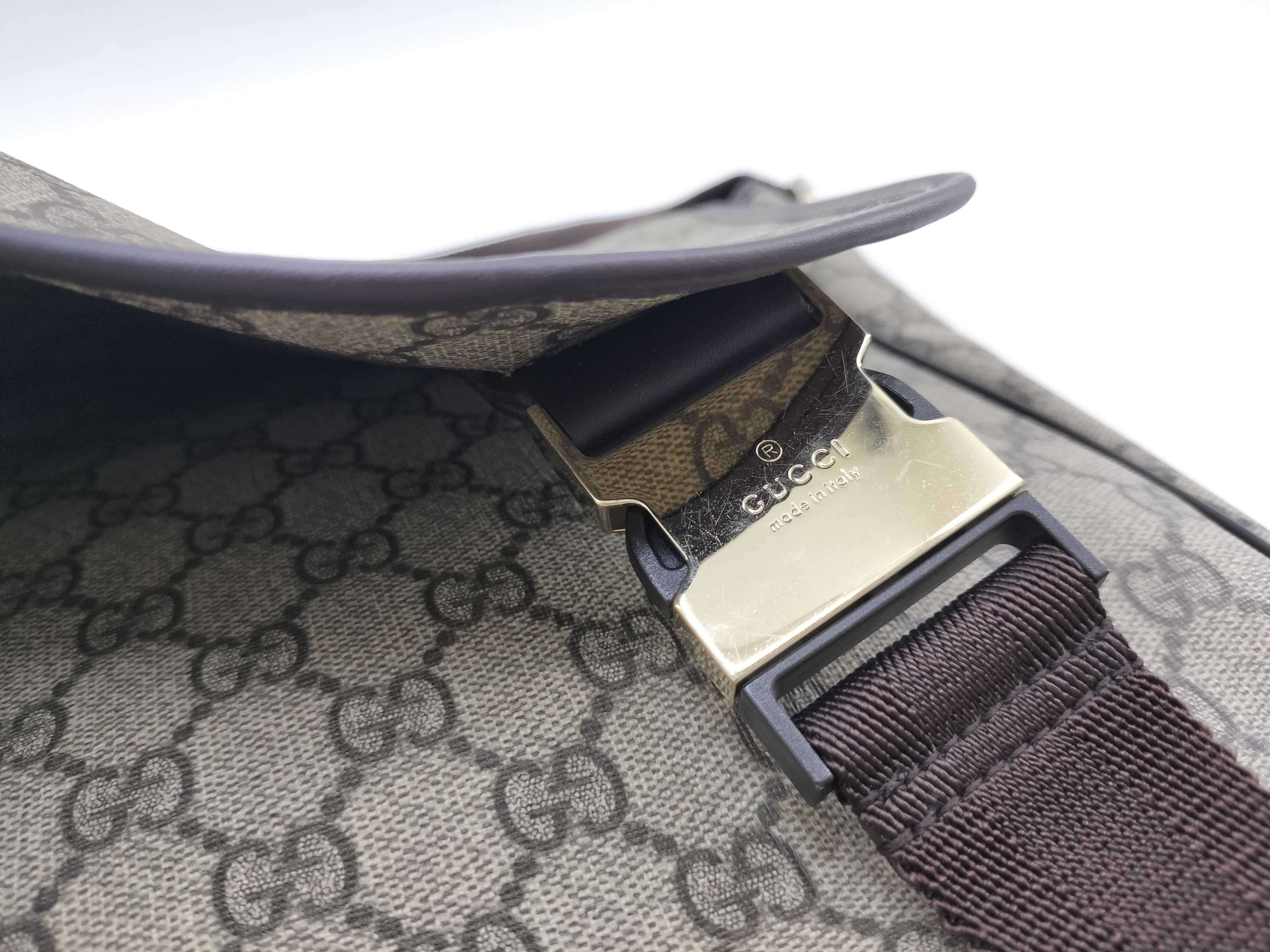 GG Supreme Shoulder Bag — view 9
