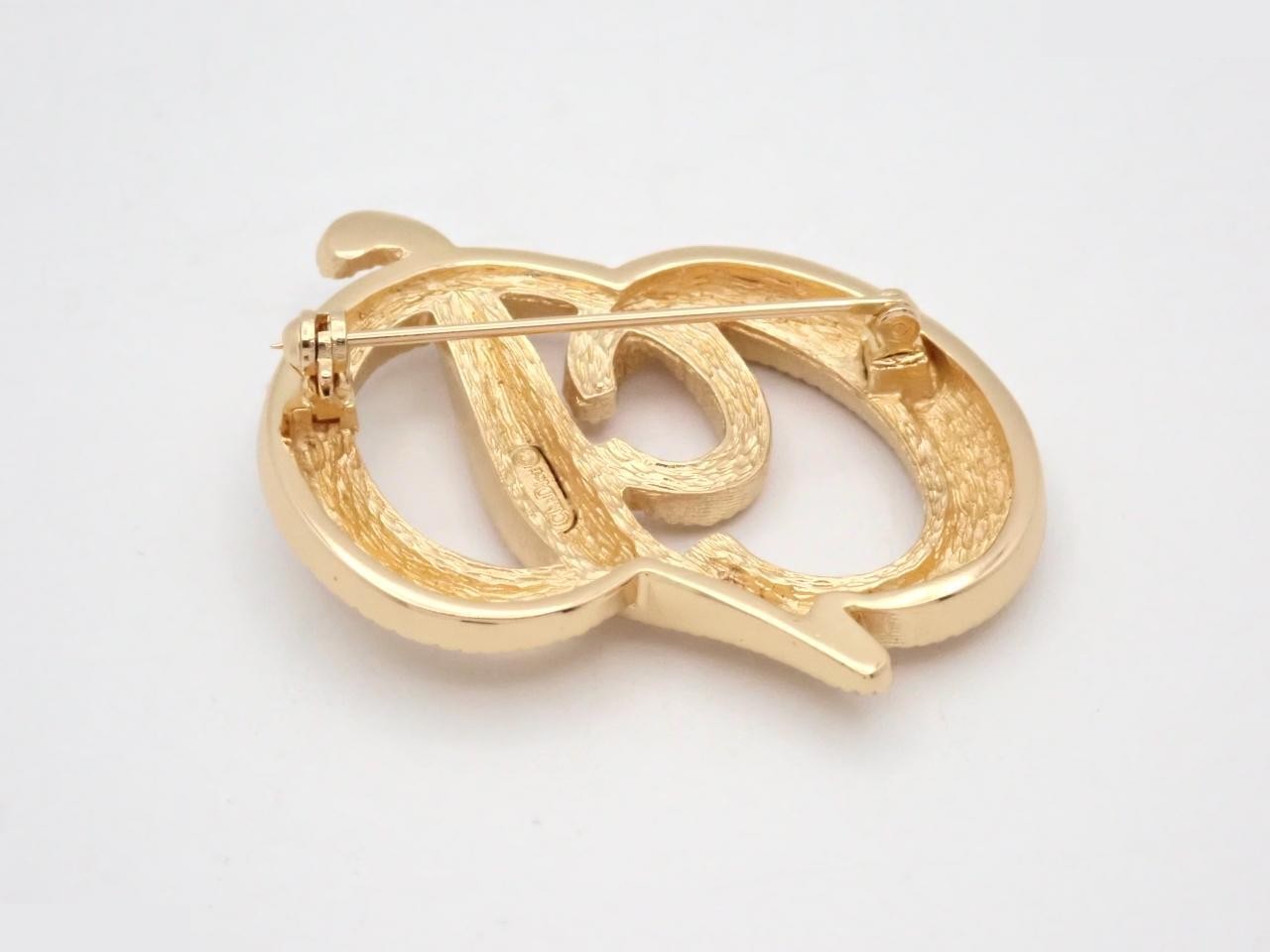 Gold brooch — view 2