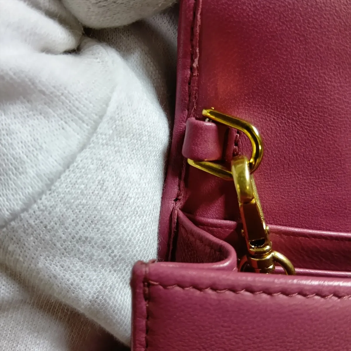 Matelassé Leather Chain Wallet Pink x Red 5DH044 — view 9