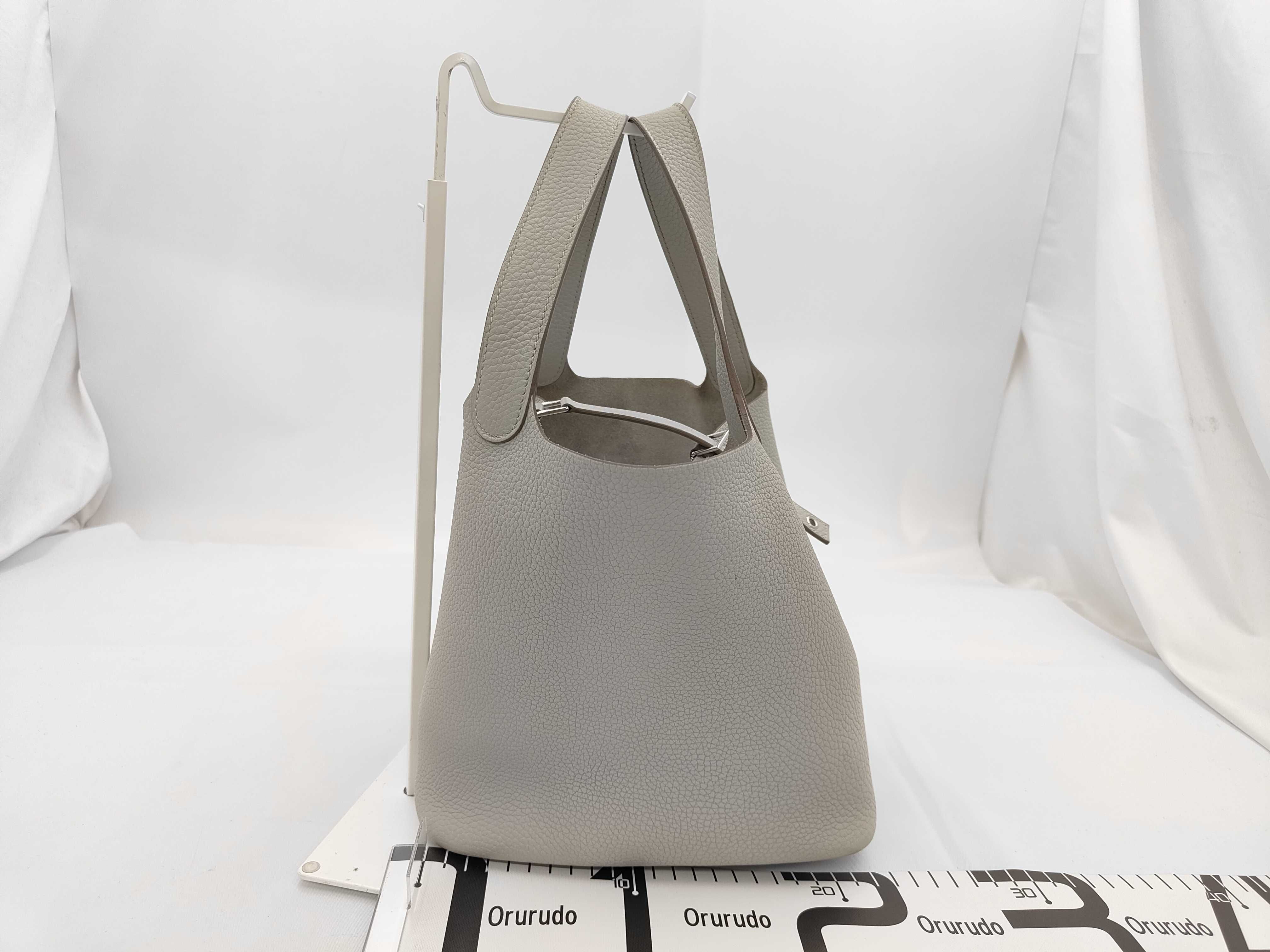 Picotin Lock MM Taurillon Grisneve D Stamp Handbag — view 2