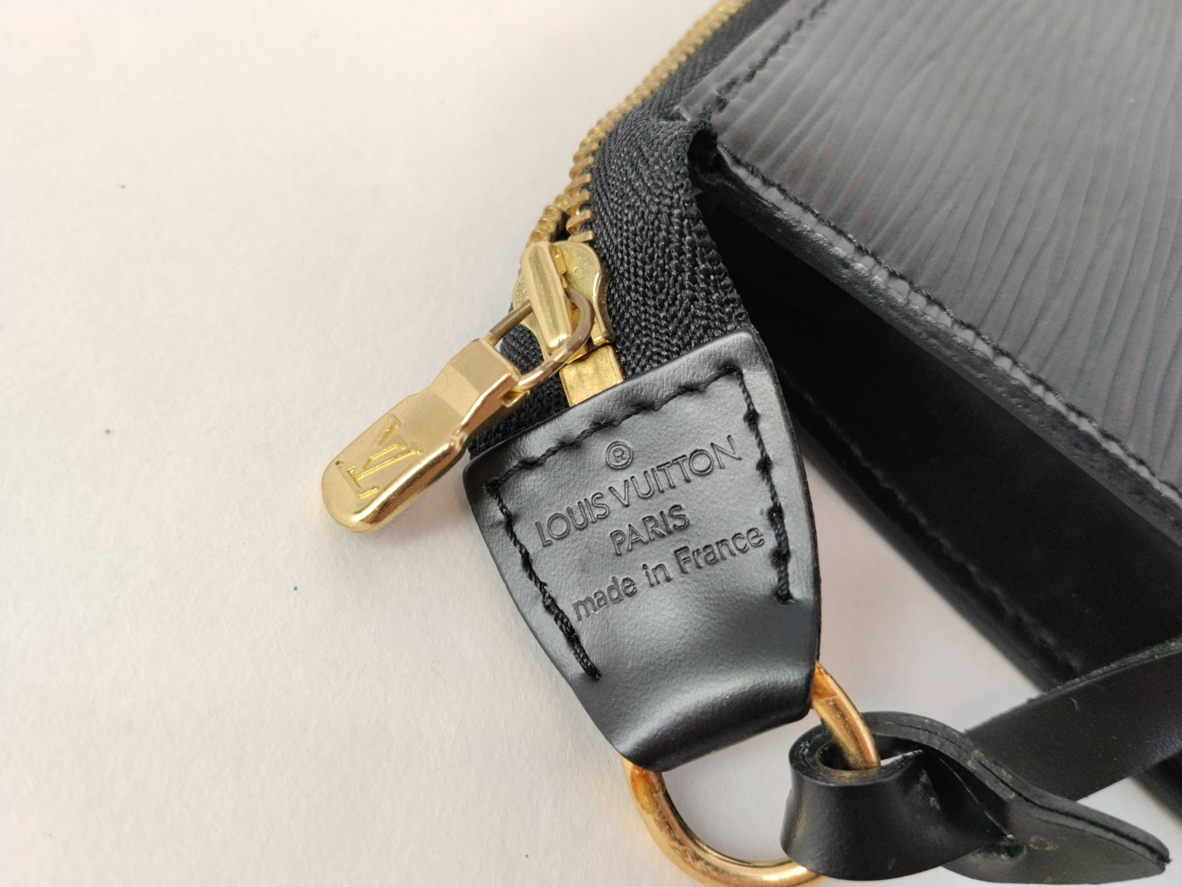 Epi Louis Vuitton Epi Pochette Accessoires Noir Pouch — view 12