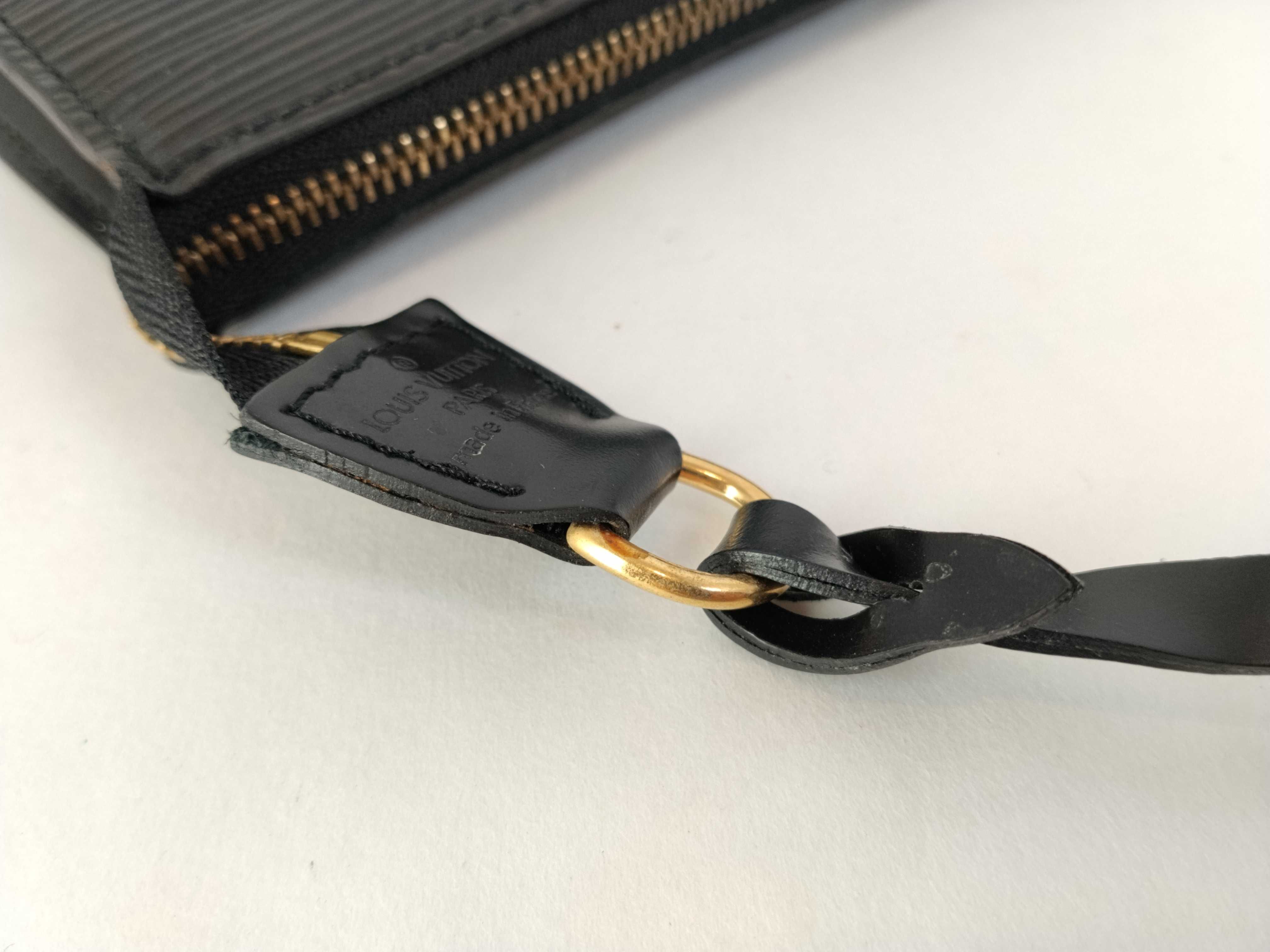 Epi Louis Vuitton Epi Pochette Accessoires Noir Pouch — view 6