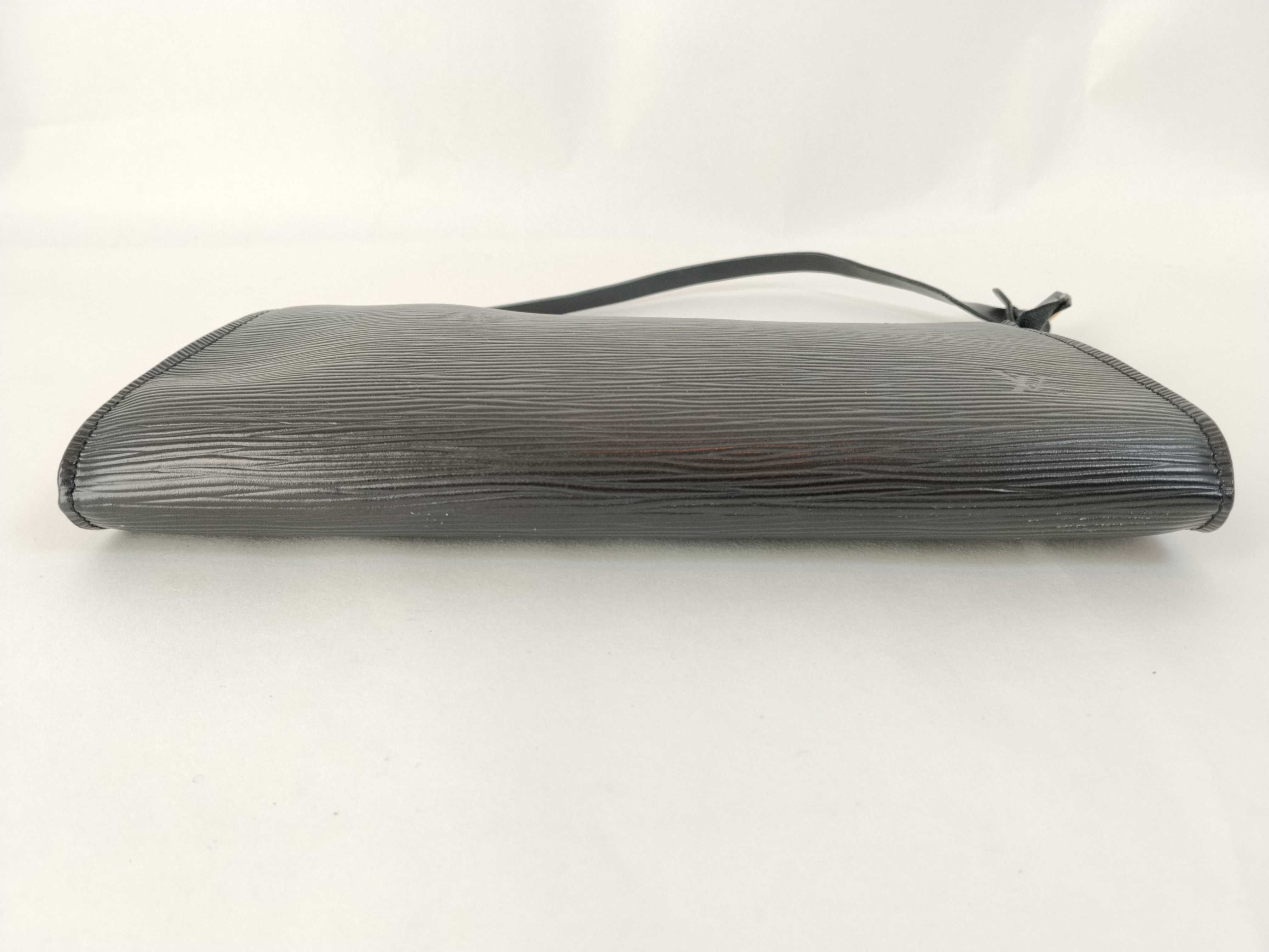 Epi Louis Vuitton Epi Pochette Accessoires Noir Pouch — view 8