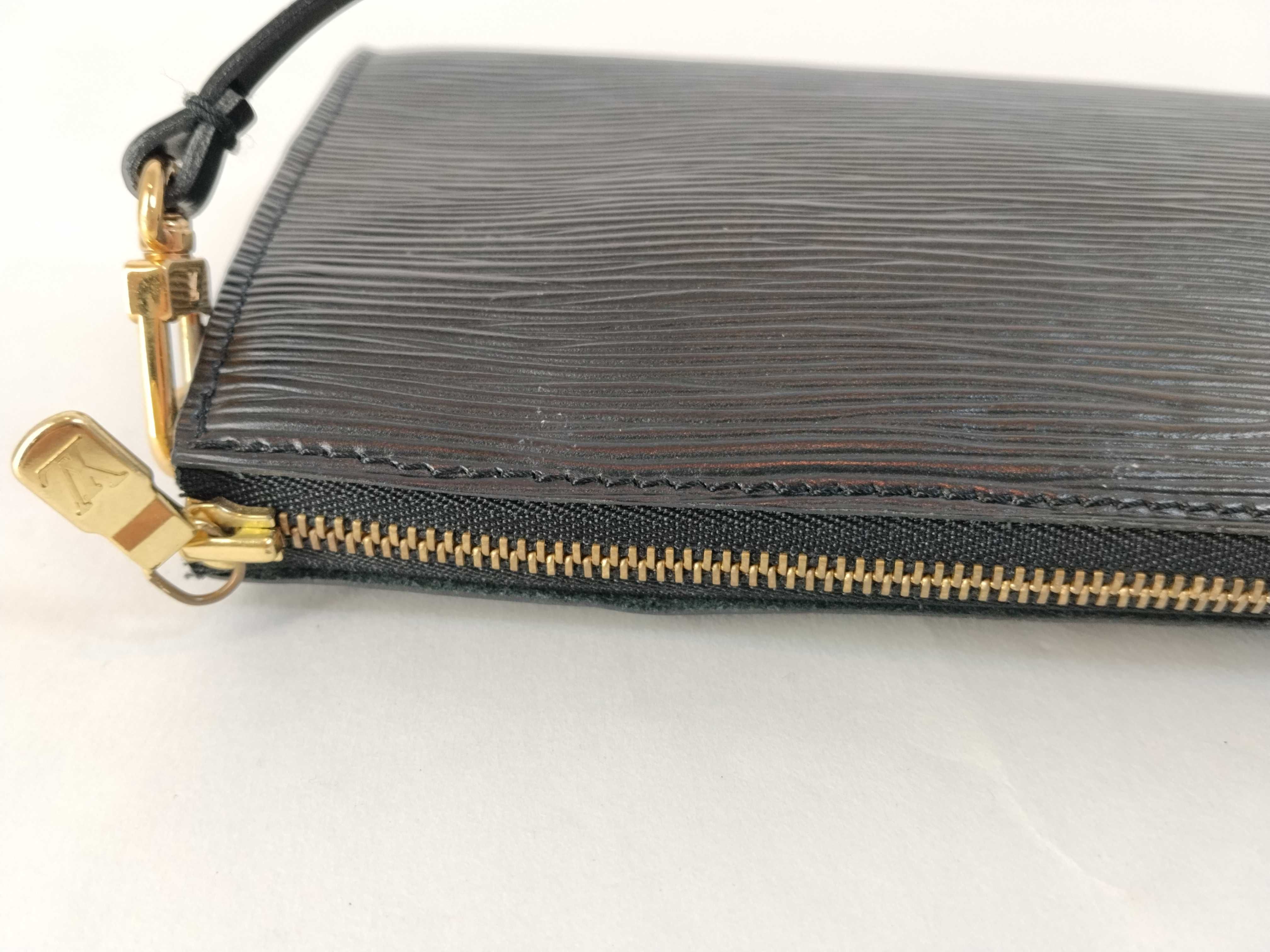 Epi Louis Vuitton Epi Pochette Accessoires Noir Pouch — view 9