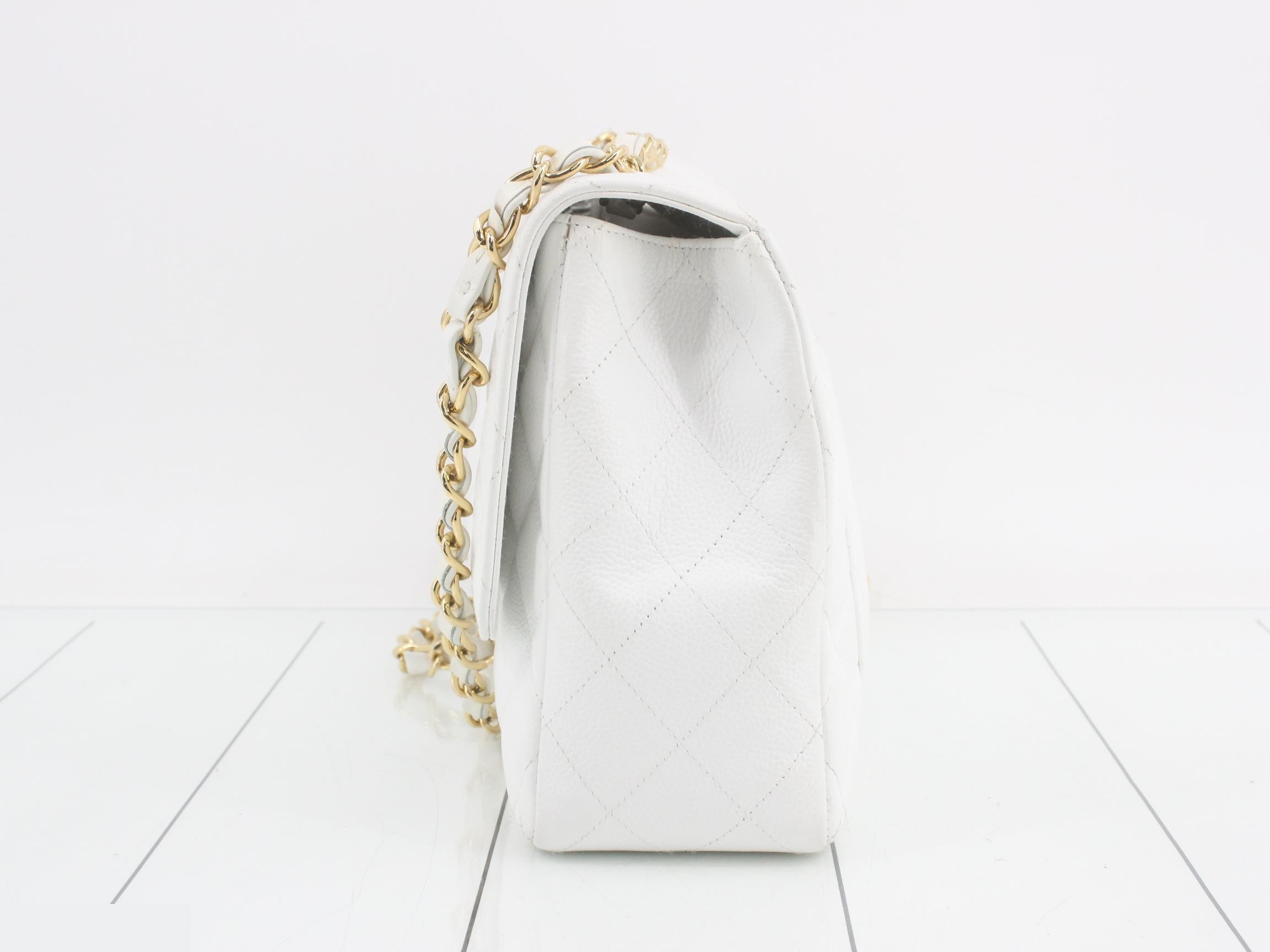 Caviar de Catherine Matelassé bag, white leather, gold hardware, serial number 12. — view 3