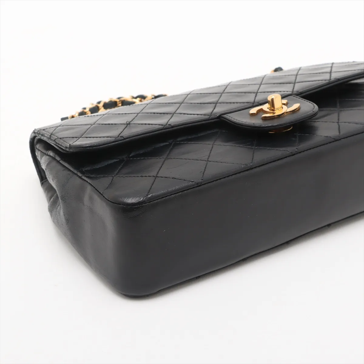 Matelasse 25 Lambskin Double Flap Double Chain Bag Black Gold Hardware 0726570 Series 0 A01112 — view 4
