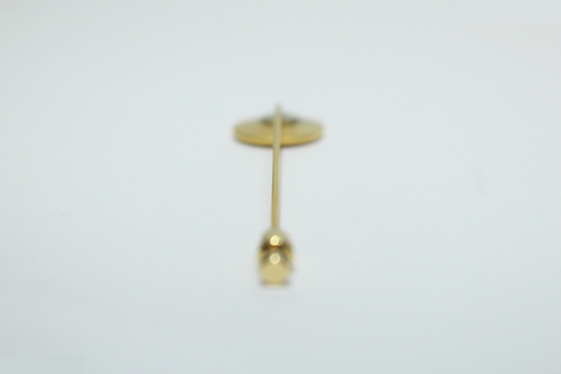Sellier pin brooch, gold — view 7