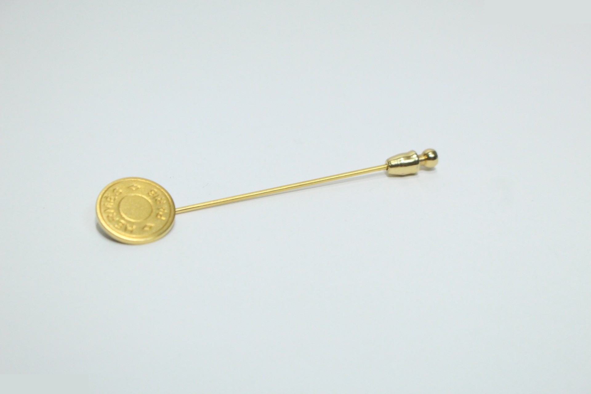 Sellier pin brooch, gold — view 8