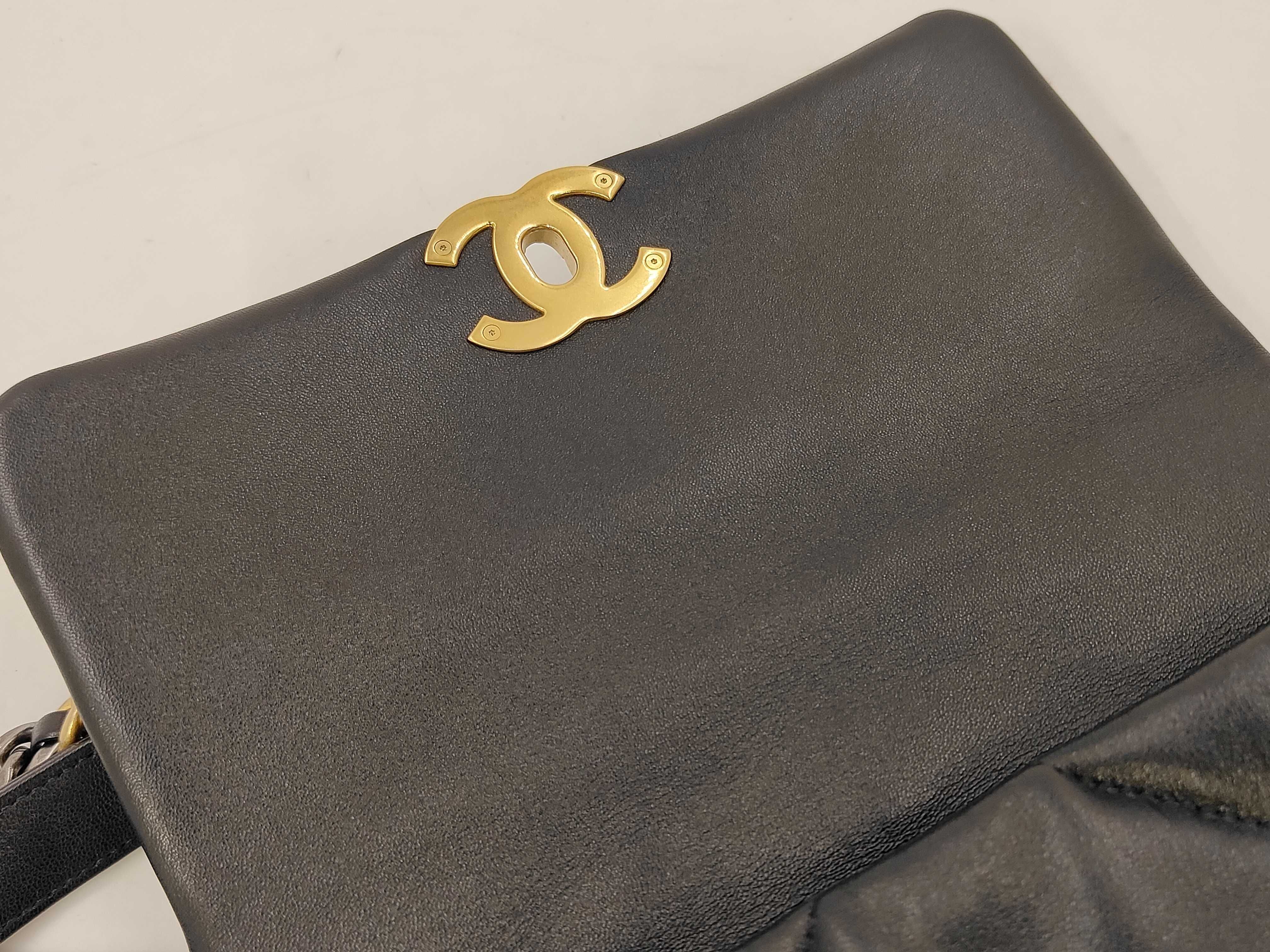 Matelassé Chanel 19 Lambskin Shoulder Bag AS1160 Bag — view 11