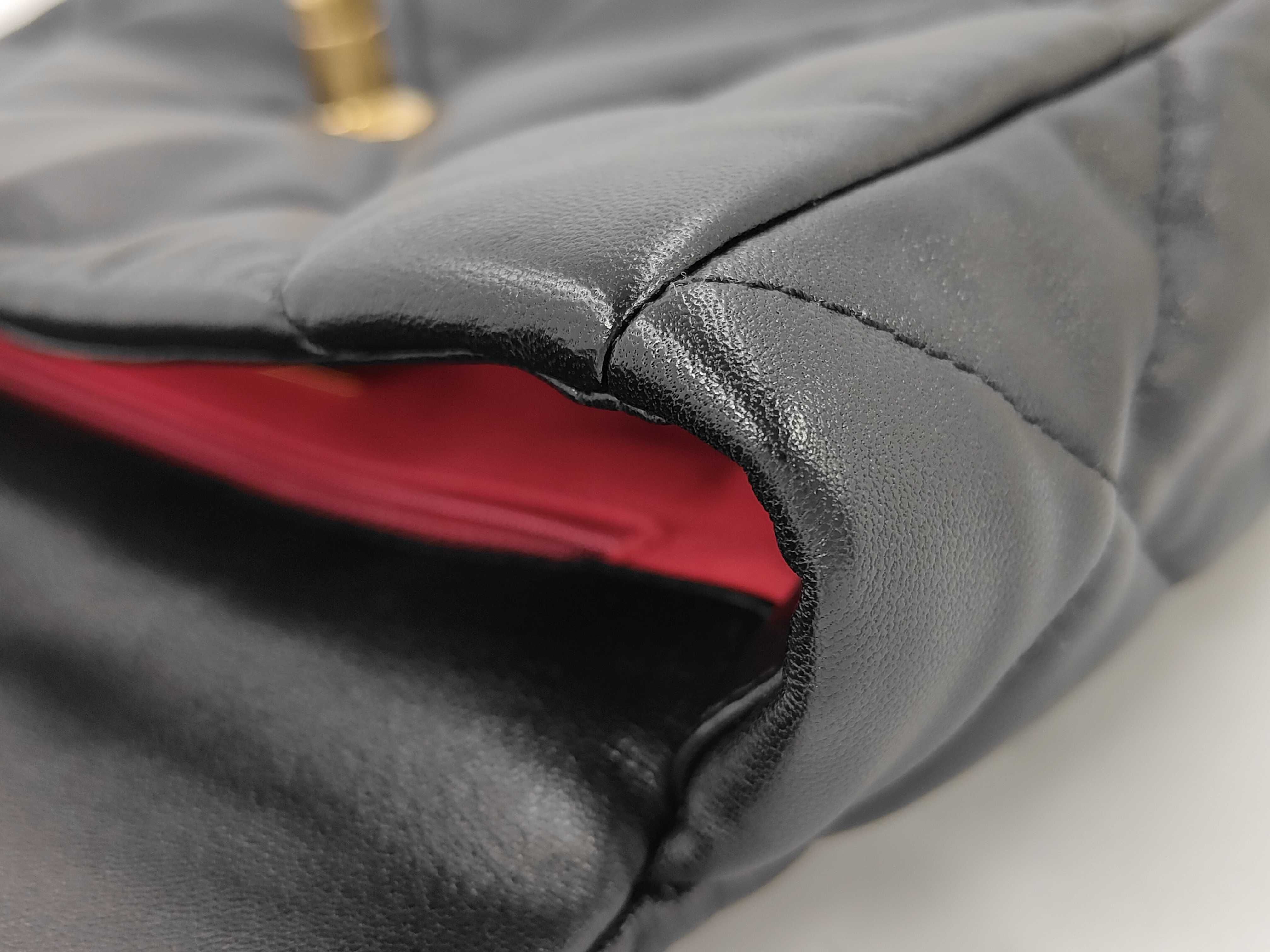 Matelassé Chanel 19 Lambskin Shoulder Bag AS1160 Bag — view 12