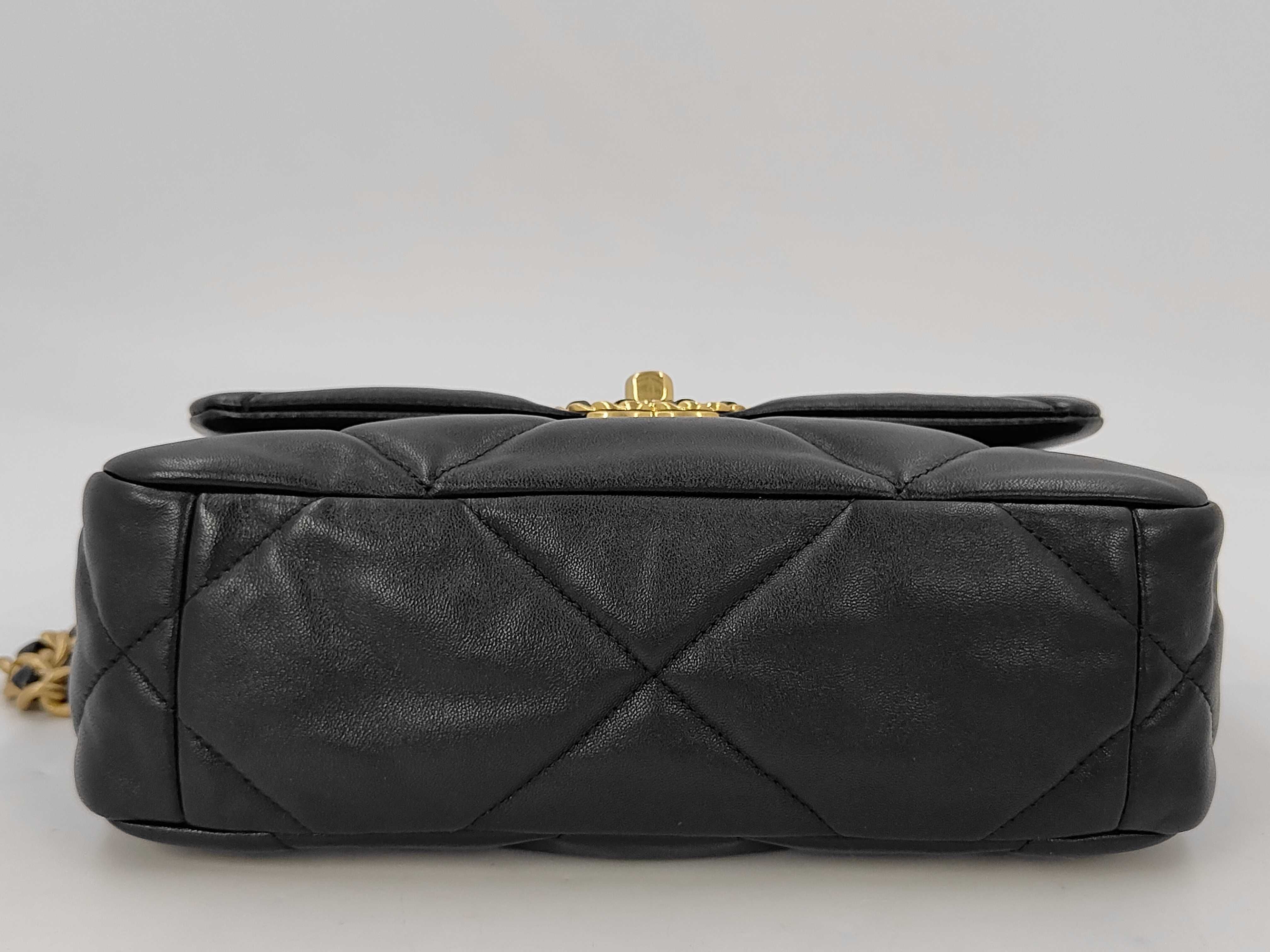 Matelassé Chanel 19 Lambskin Shoulder Bag AS1160 Bag — view 4