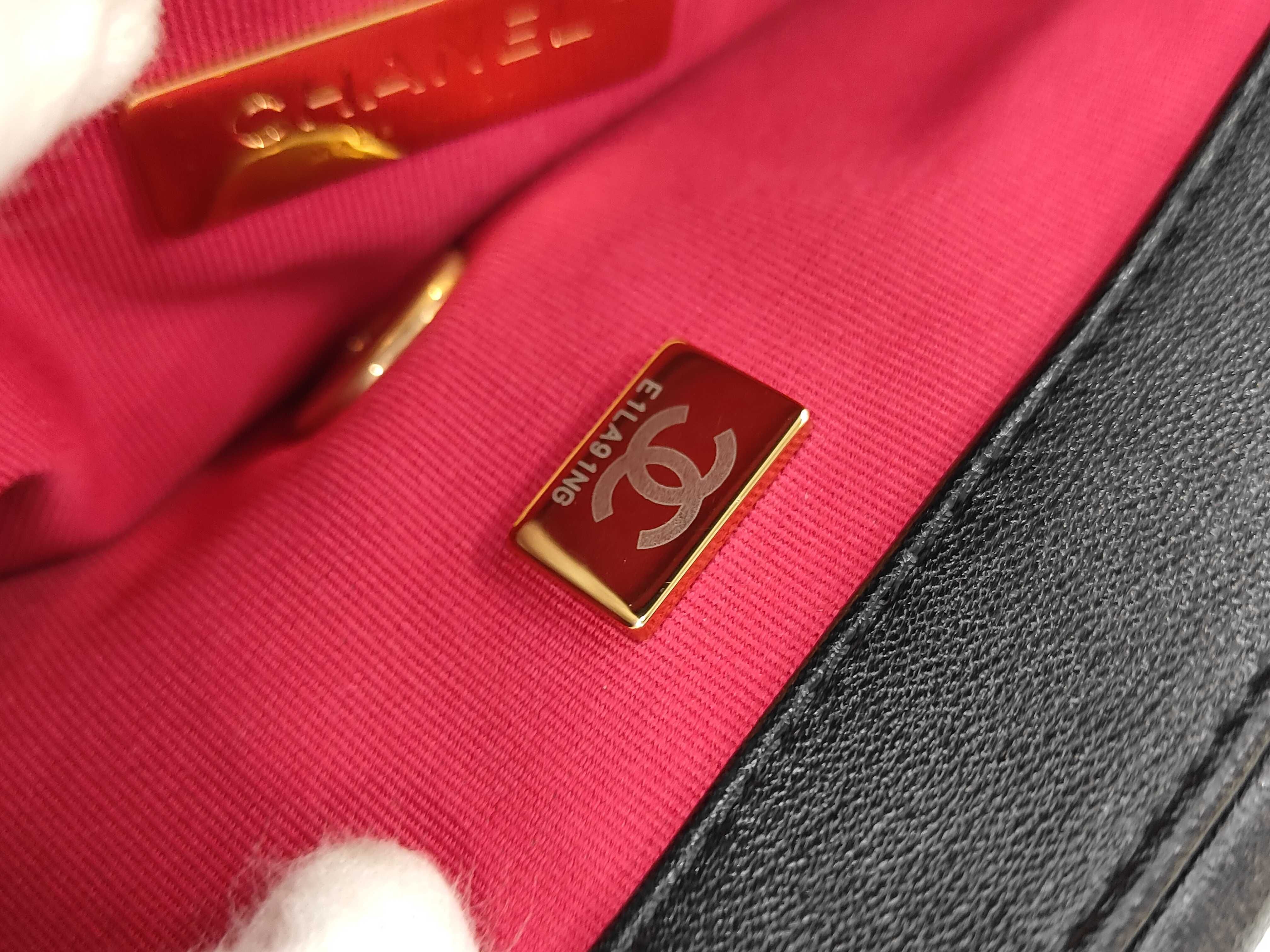 Matelassé Chanel 19 Lambskin Shoulder Bag AS1160 Bag — view 10