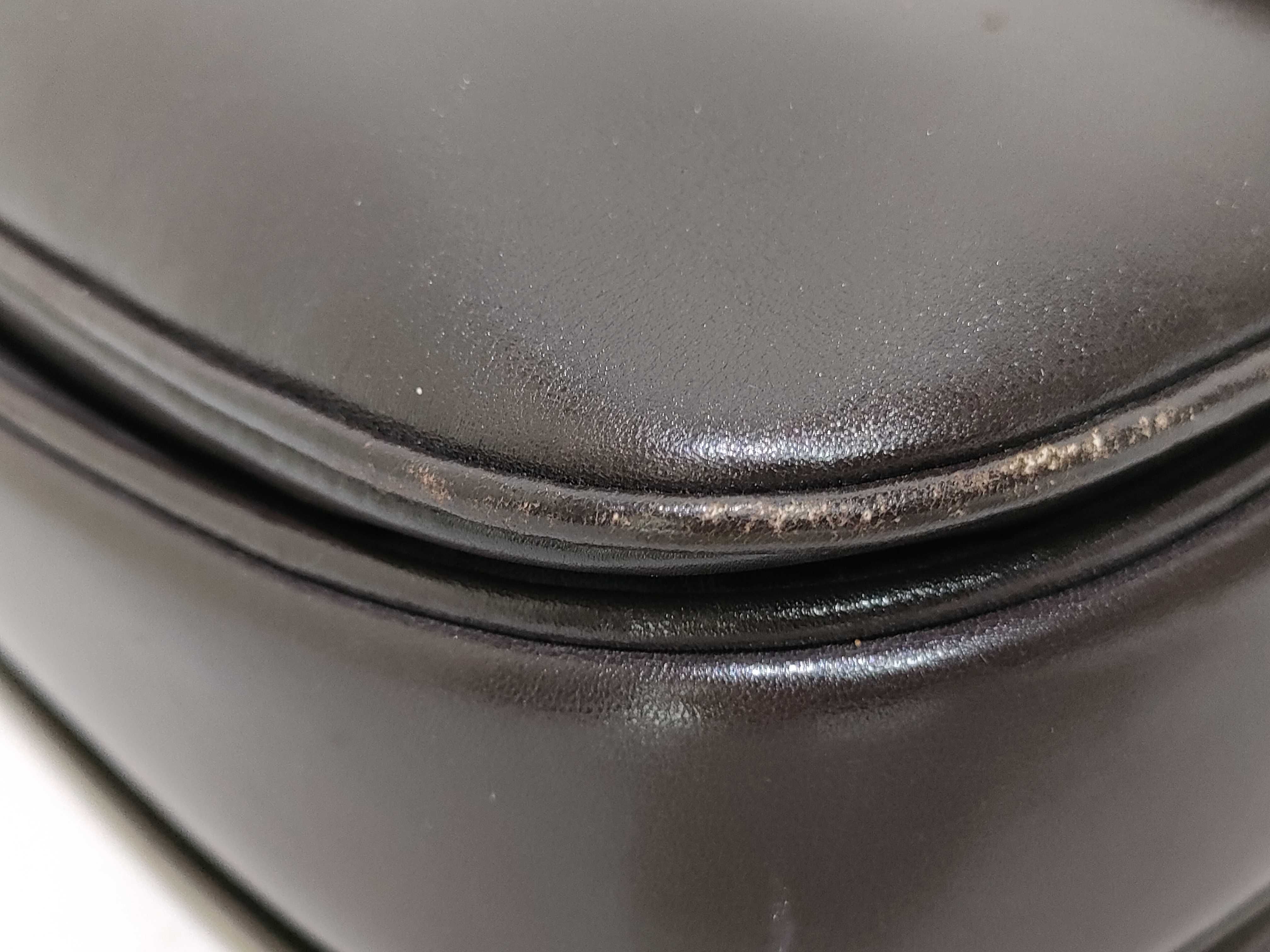 Old Leather Shoulder Bag — view 6