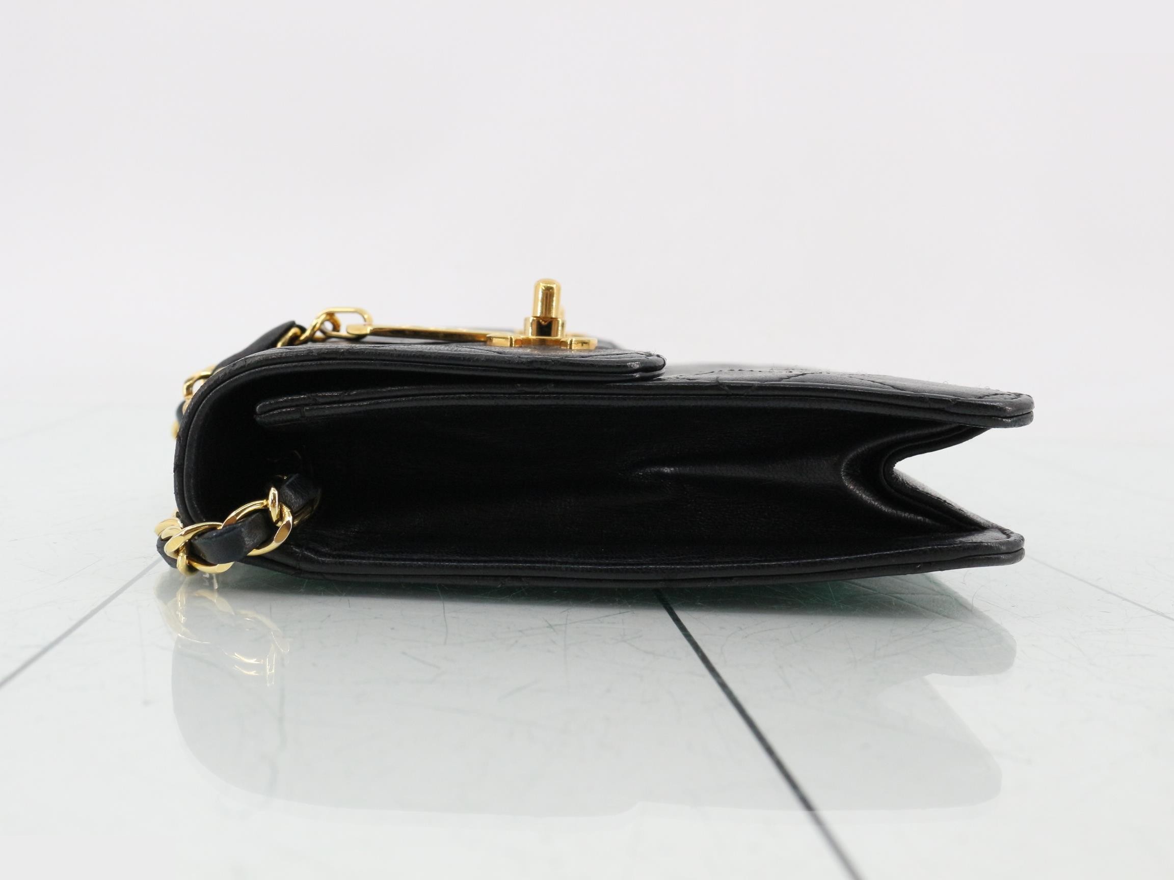 Matelassé Double Turnlock 2-Way Shoulder Bag, Unit 1 — view 4